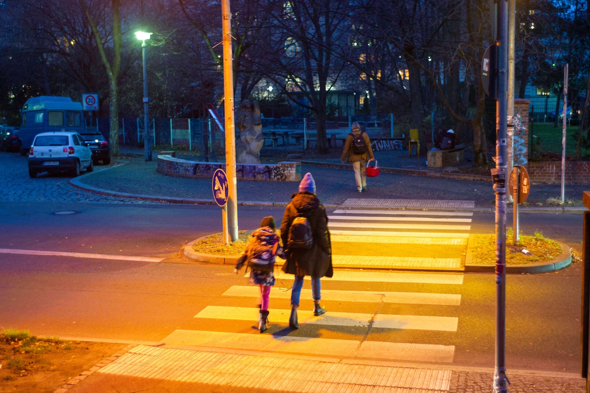 Kalt wird's auf dem Schulweg (Symbolfoto): Im Februar wird es wieder kalt in Berlin.