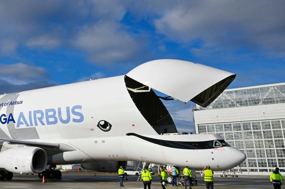 Seltener Anblick: Der "weiße Wal" der Lüfte am Flughafen München.