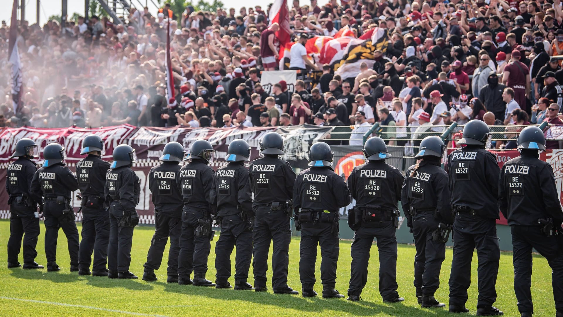 BFC Dynamo gegen Energie Cottbus im Mai 2024 (Archivbild): In Berlin sollen Vereine nicht für größere Polizeieinsätze zahlen.