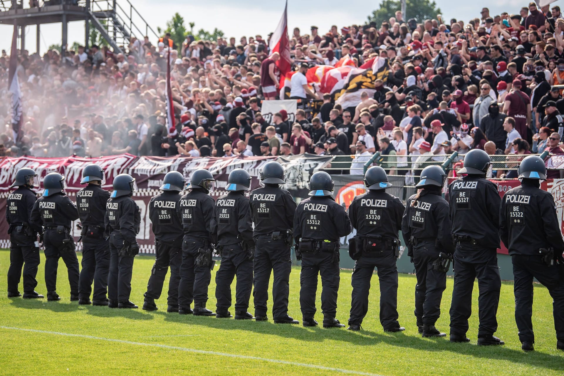 BFC Dynamo gegen Energie Cottbus im Mai 2024 (Archivbild): In Berlin sollen Vereine nicht für größere Polizeieinsätze zahlen.