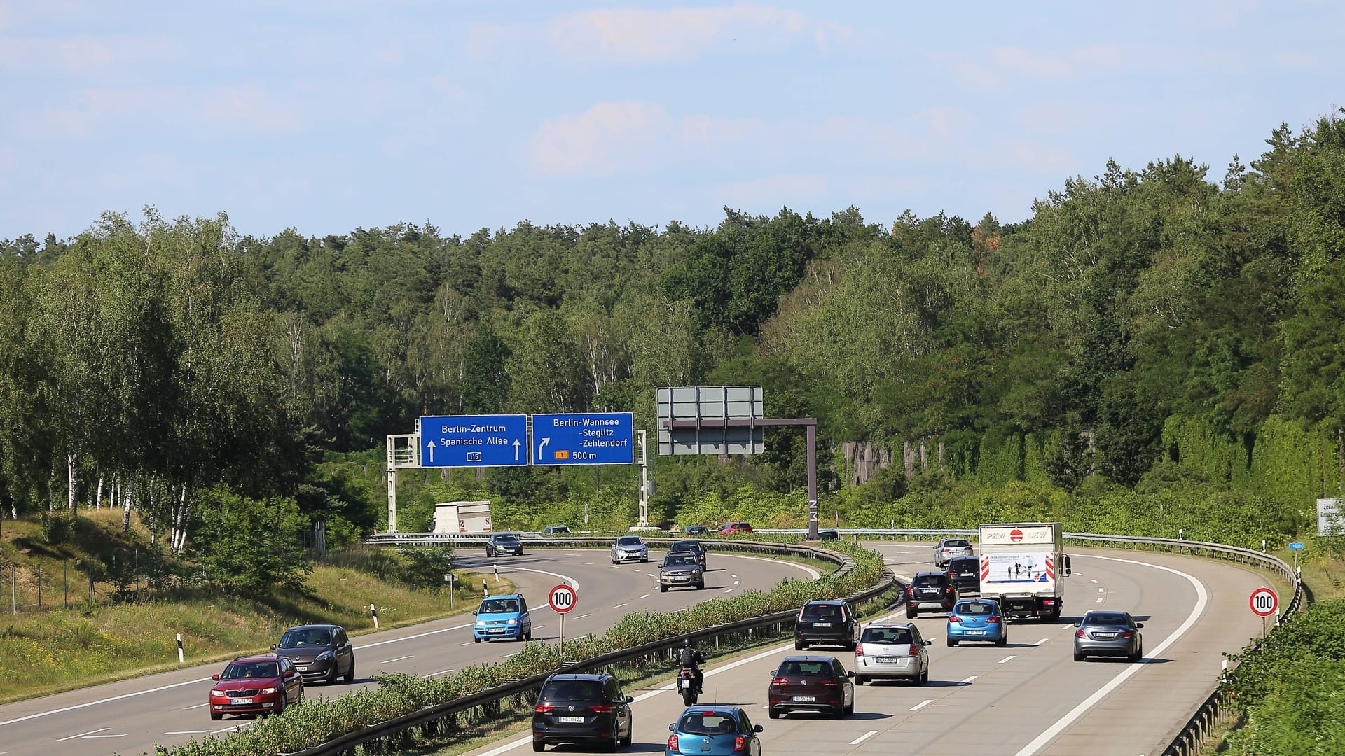 Die A115 muss in der Nacht von Montag auf Dienstag gesperrt werden.