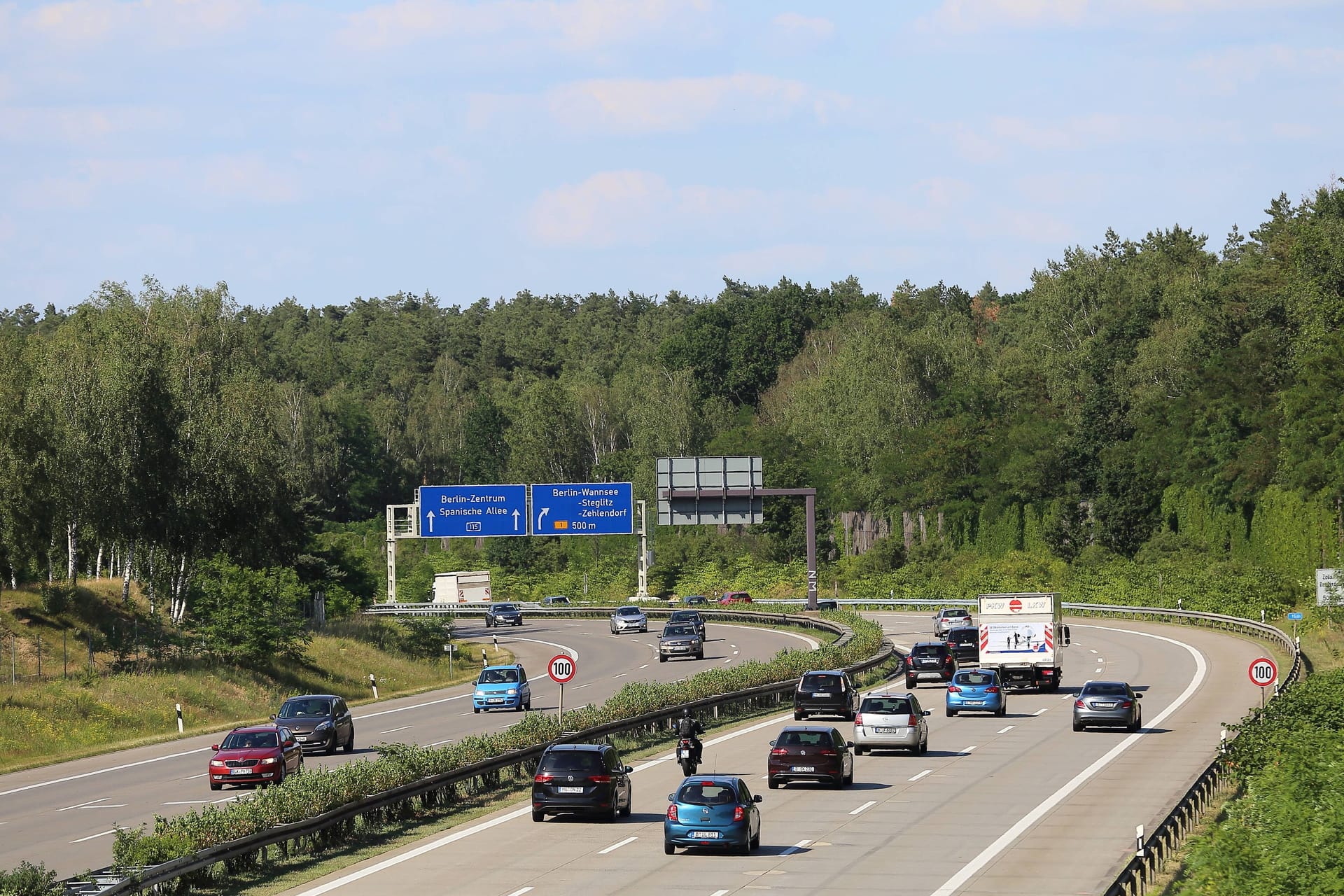 Die A115 muss in der Nacht von Montag auf Dienstag gesperrt werden.