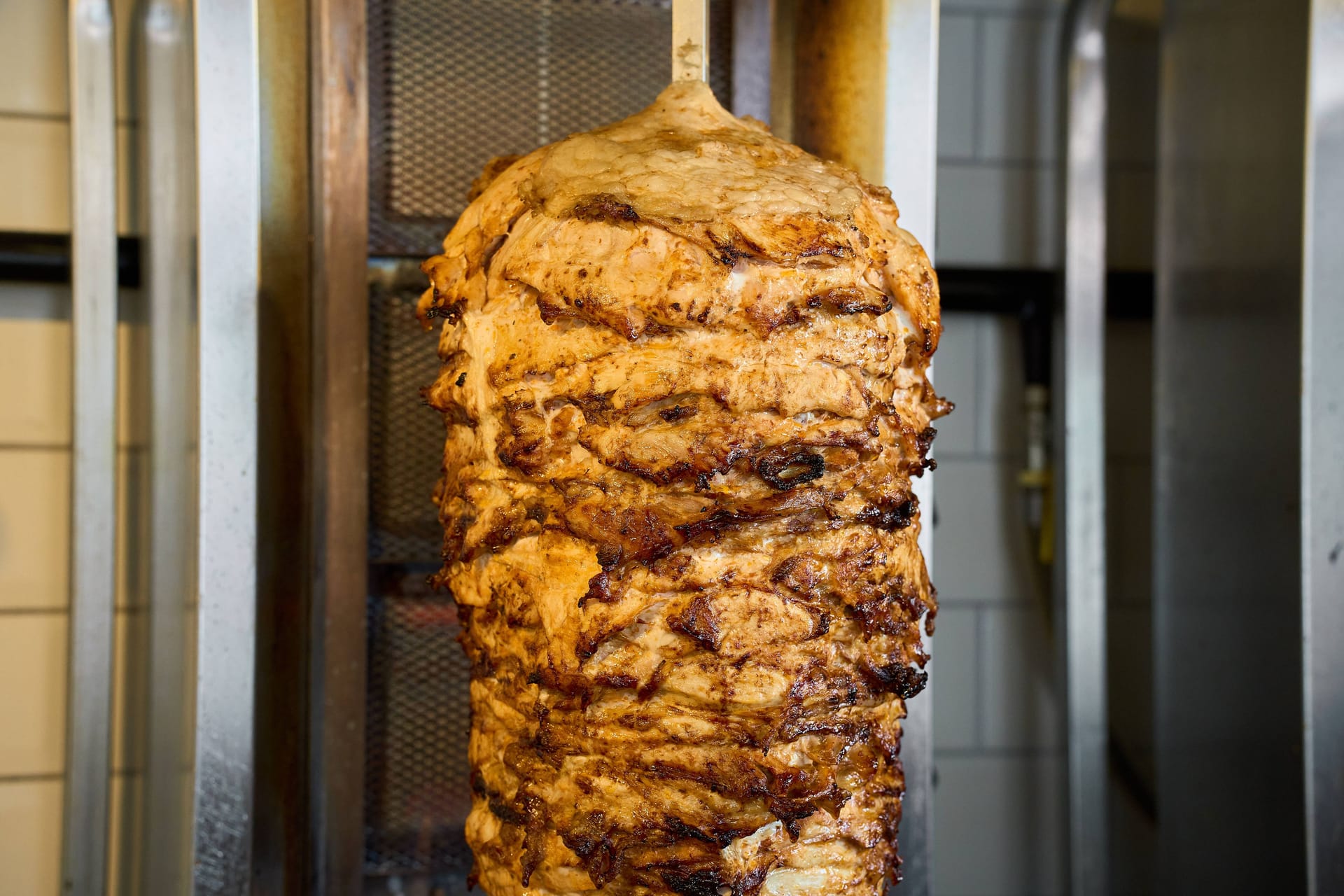 Döner an einem Spieß (Symbolfoto): In einer Airline kommt es bald zur Frage "Mit scharf?".