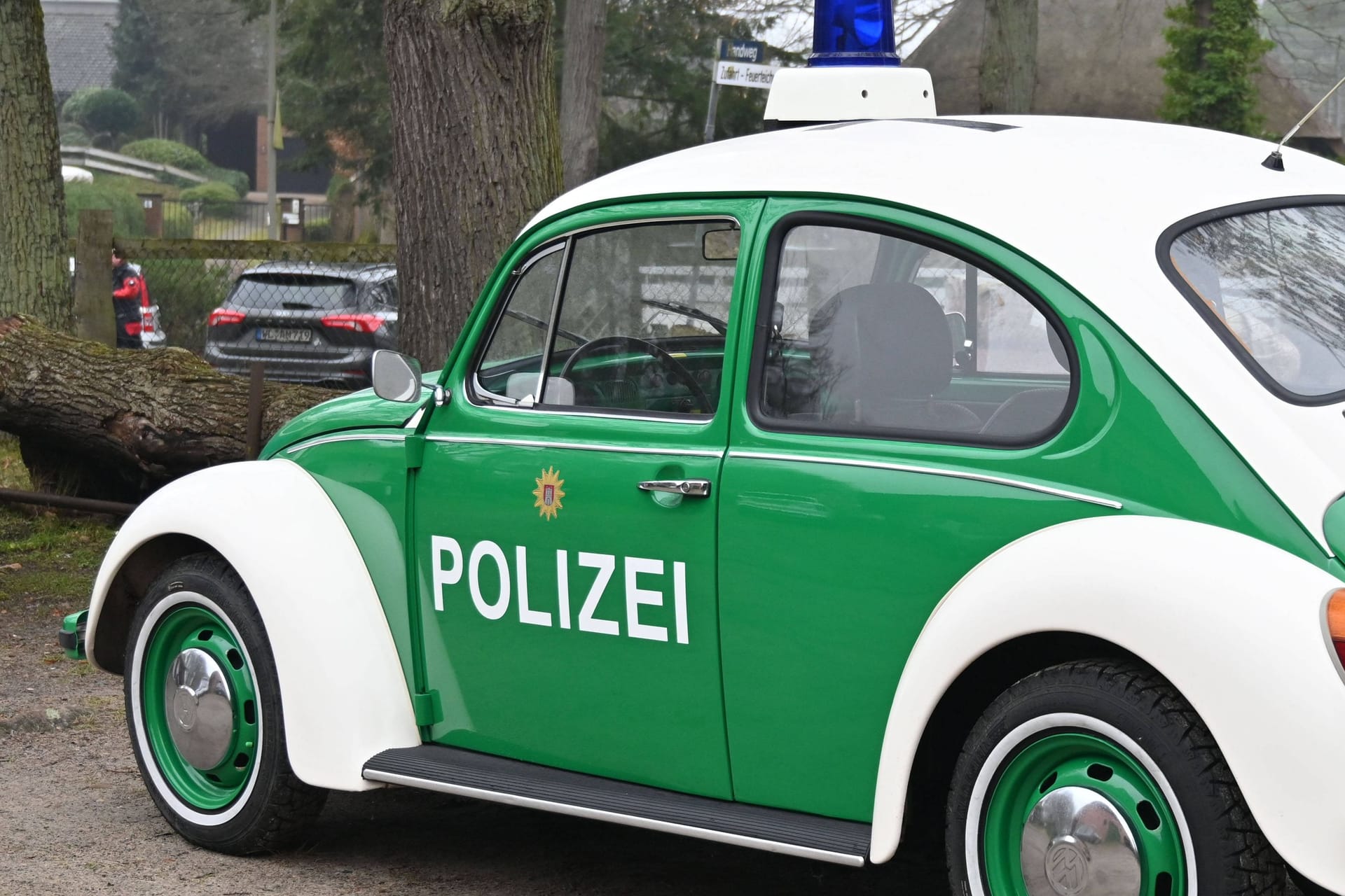 Ein historischer VW Käfer der Hamburger Polizei: Heute sind die Peterwagen längst elektrisch unterwegs.