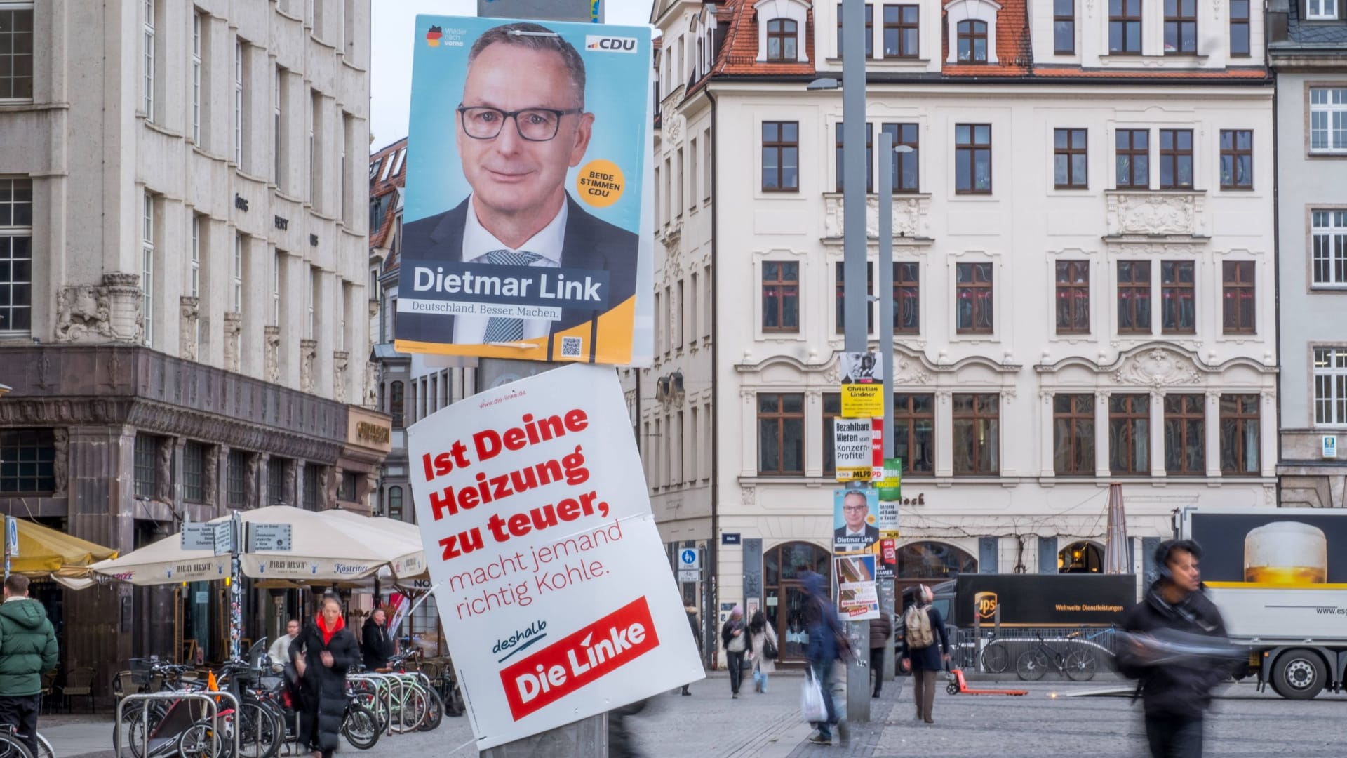 Wahlplakate in der Leipziger Innenstadt: Hier wurde ein CDU-Kandidat beim Anbringen von Wahlplakaten angegriffen.