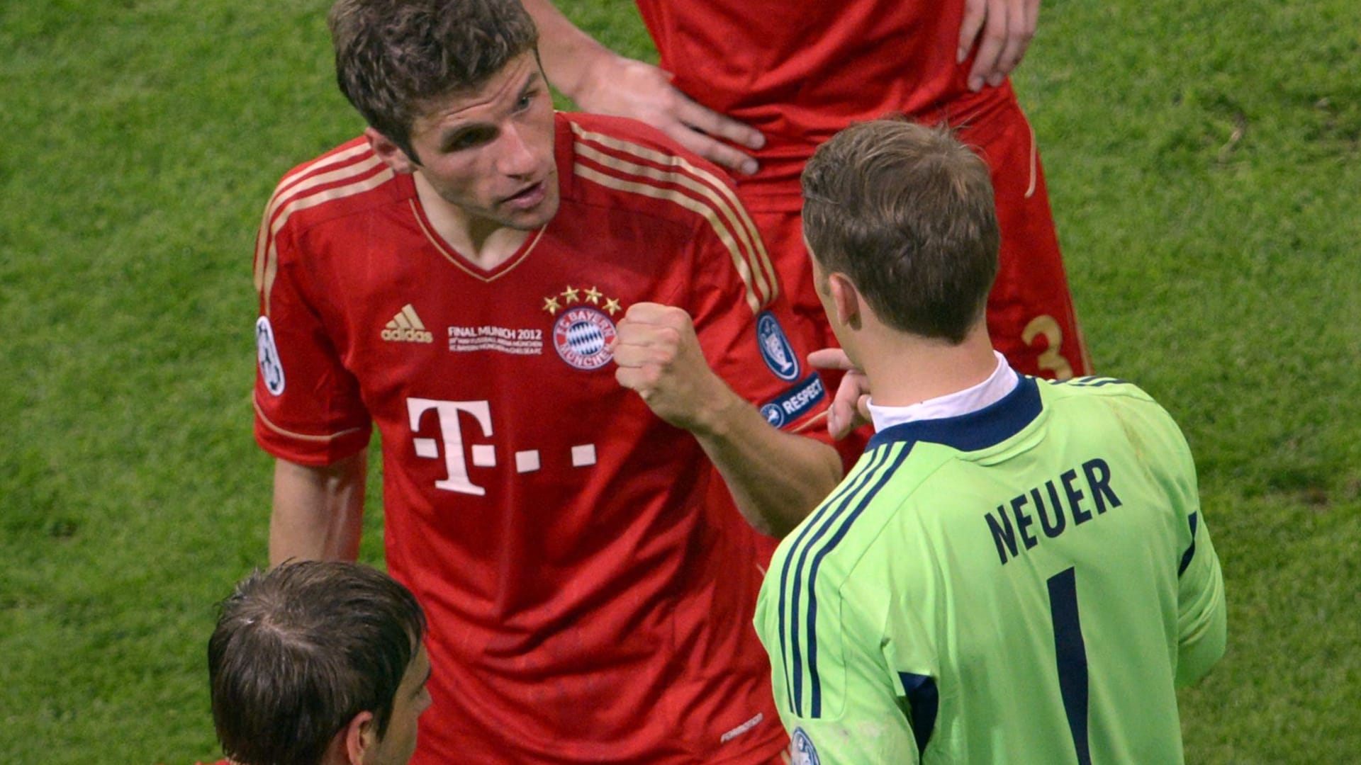 Thomas Müller (l) und Manuel Neuer