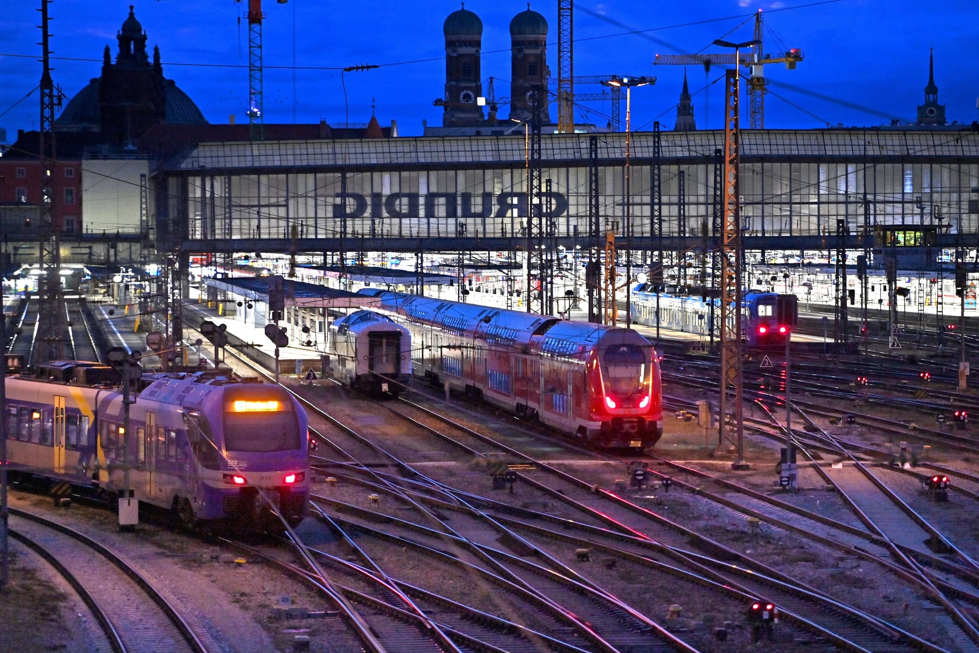 Gleis-Wirrwarr am Hauptbahnhof München (Archivbild): Je nach Zählweise hat der größte Bahnhof Europas 32, 34 oder 36 Gleise.