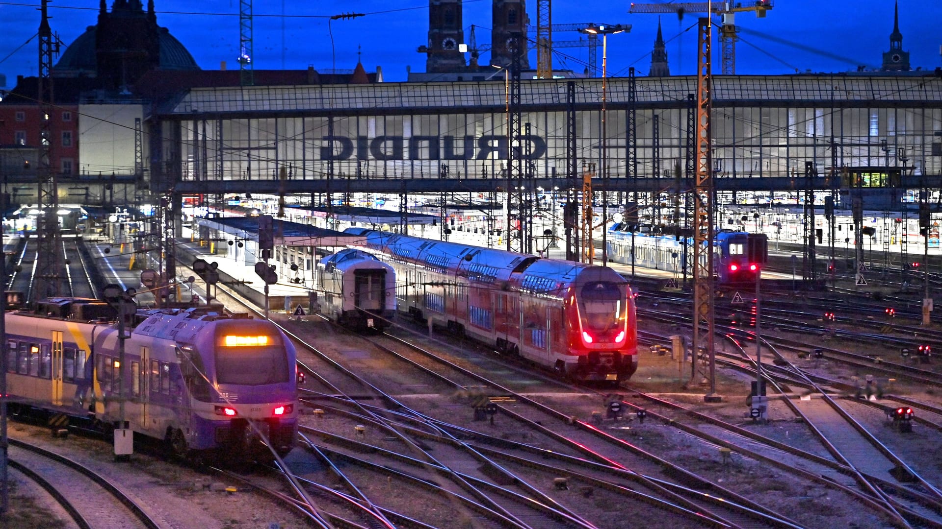 Gleis-Wirrwarr am Hauptbahnhof München (Archivbild): Je nach Zählweise hat der größte Bahnhof Europas 32, 34 oder 36 Gleise.