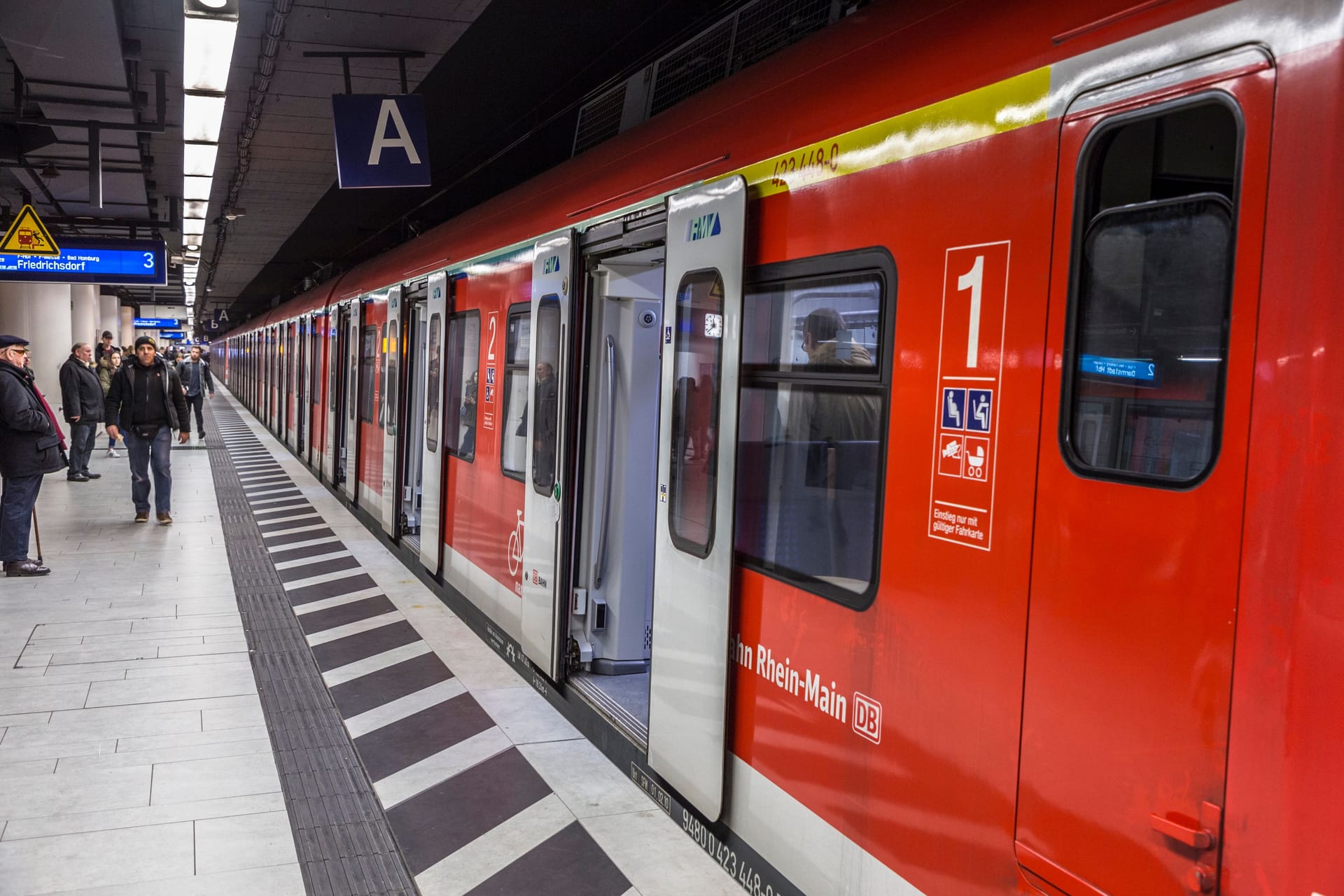 people wait for Subway train in Frankfurt