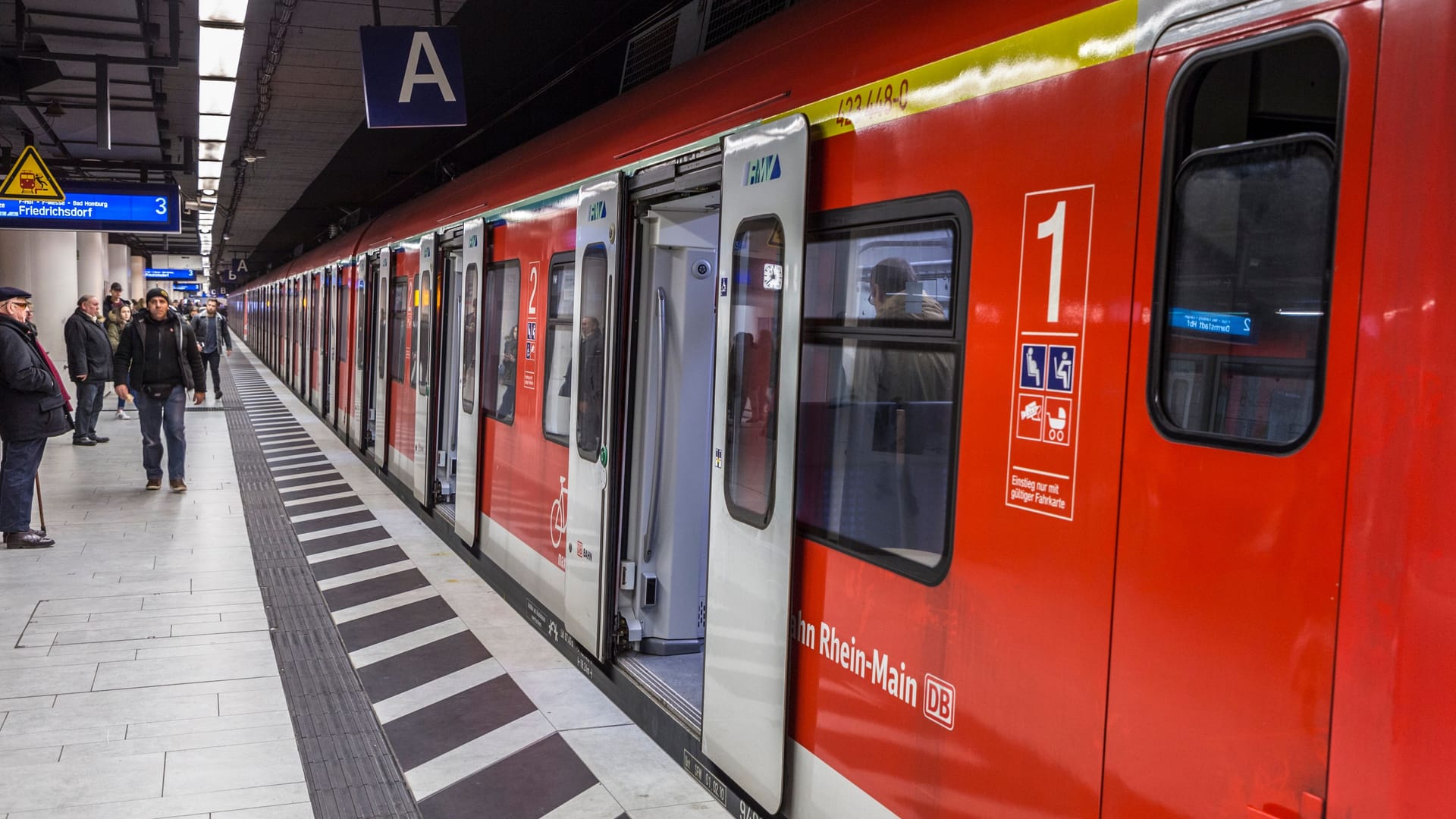 people wait for Subway train in Frankfurt