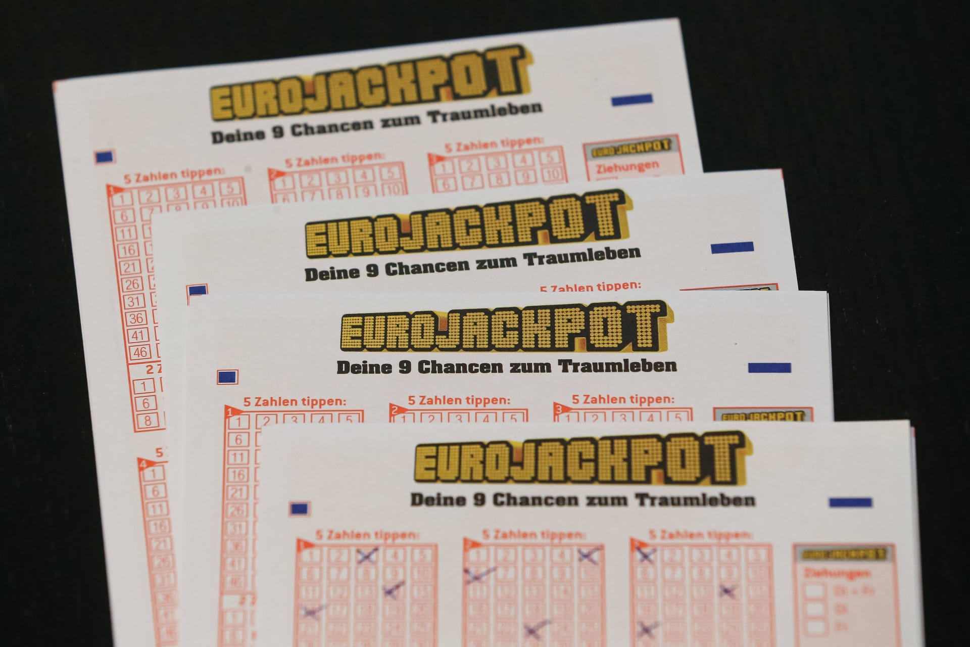 Spielscheine des Eurojackpots. (Symbolfoto)