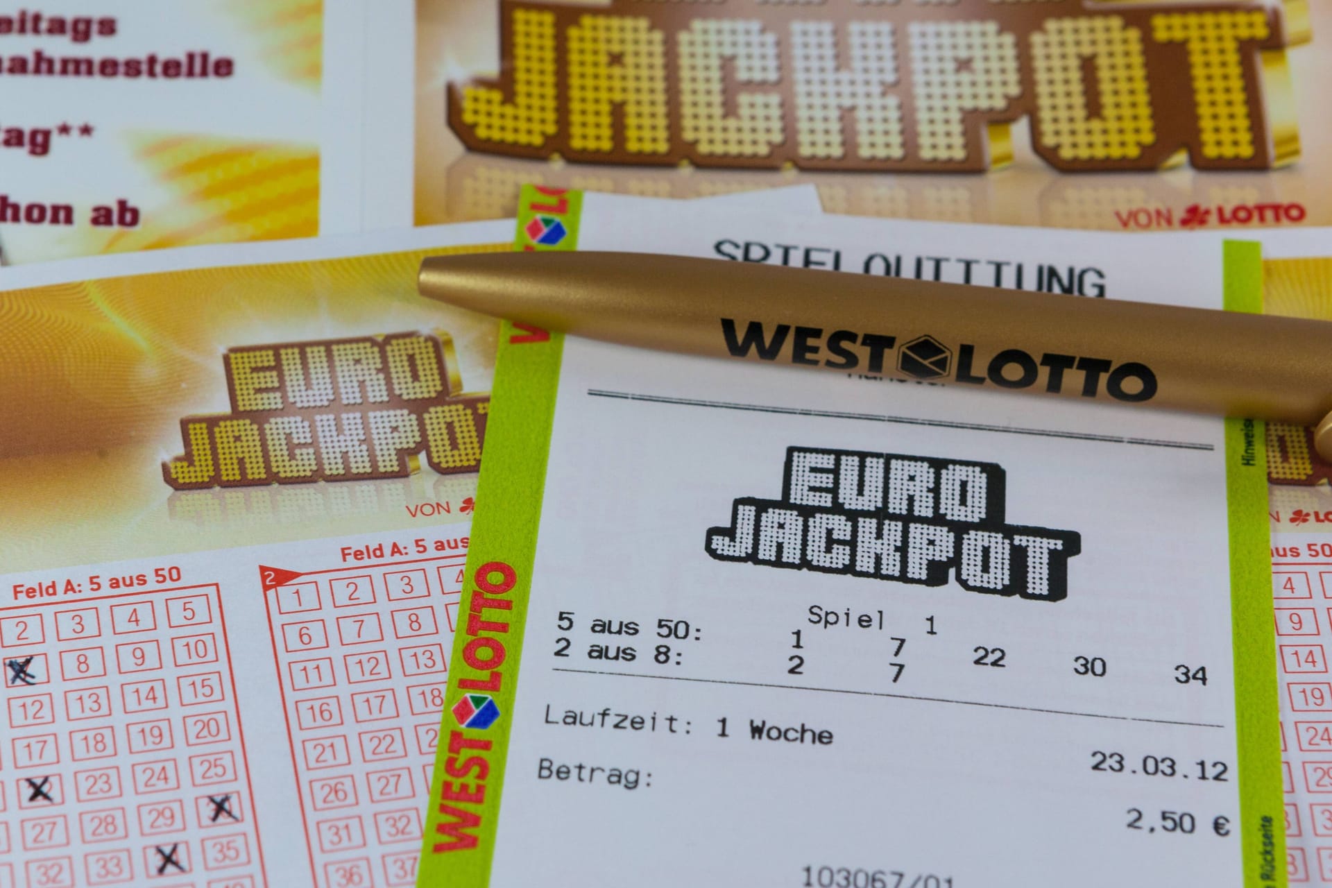 Eurojackpot-Spielscheine bei Westlotto. (Symbolfoto)