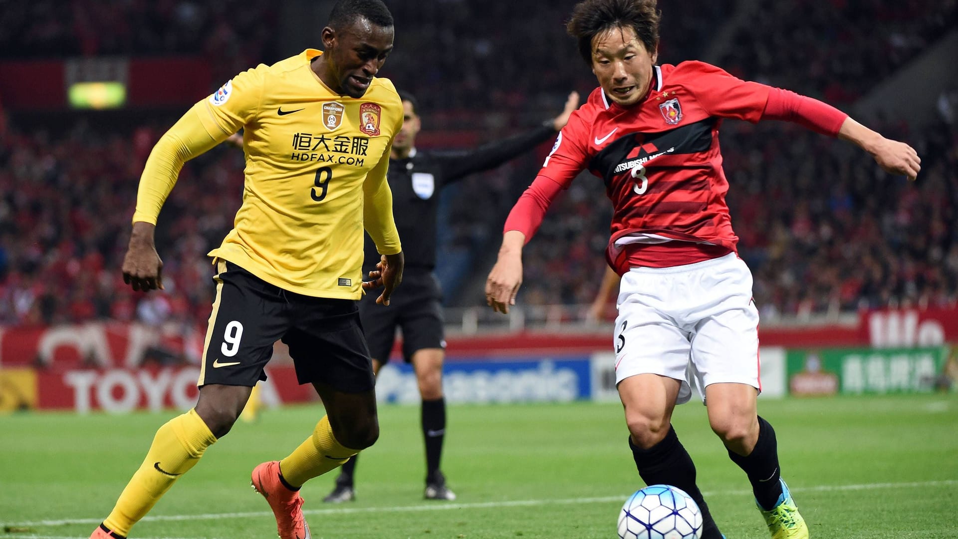 Jackson Martinez (l.) im Trikot von Guangzhou.