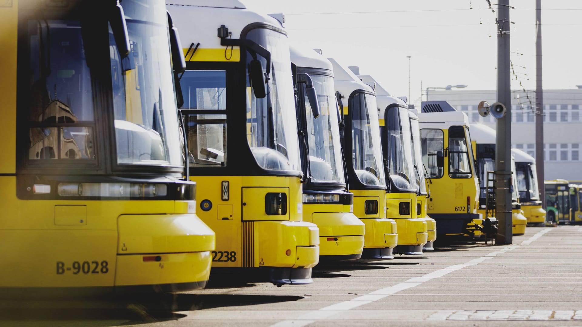 Trams der Berliner Verkehrsbetriebe BVG stehen auf dem Betriebsbahnhof Lichtenberg in Berlin, 29.02.2024.