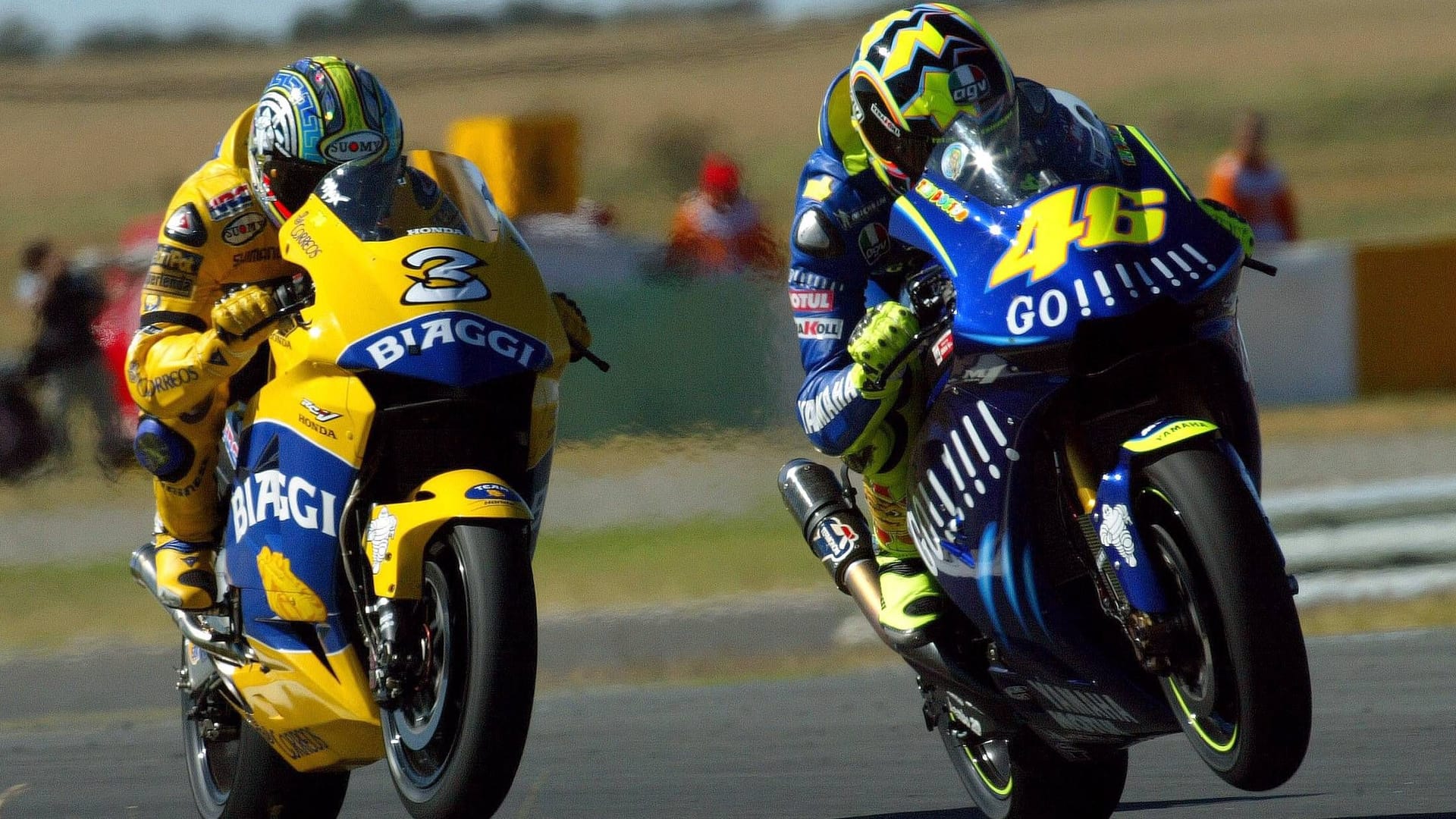 So kennt man ihn: Max Biaggi (l.) im Duell mit Valentino Rossi.