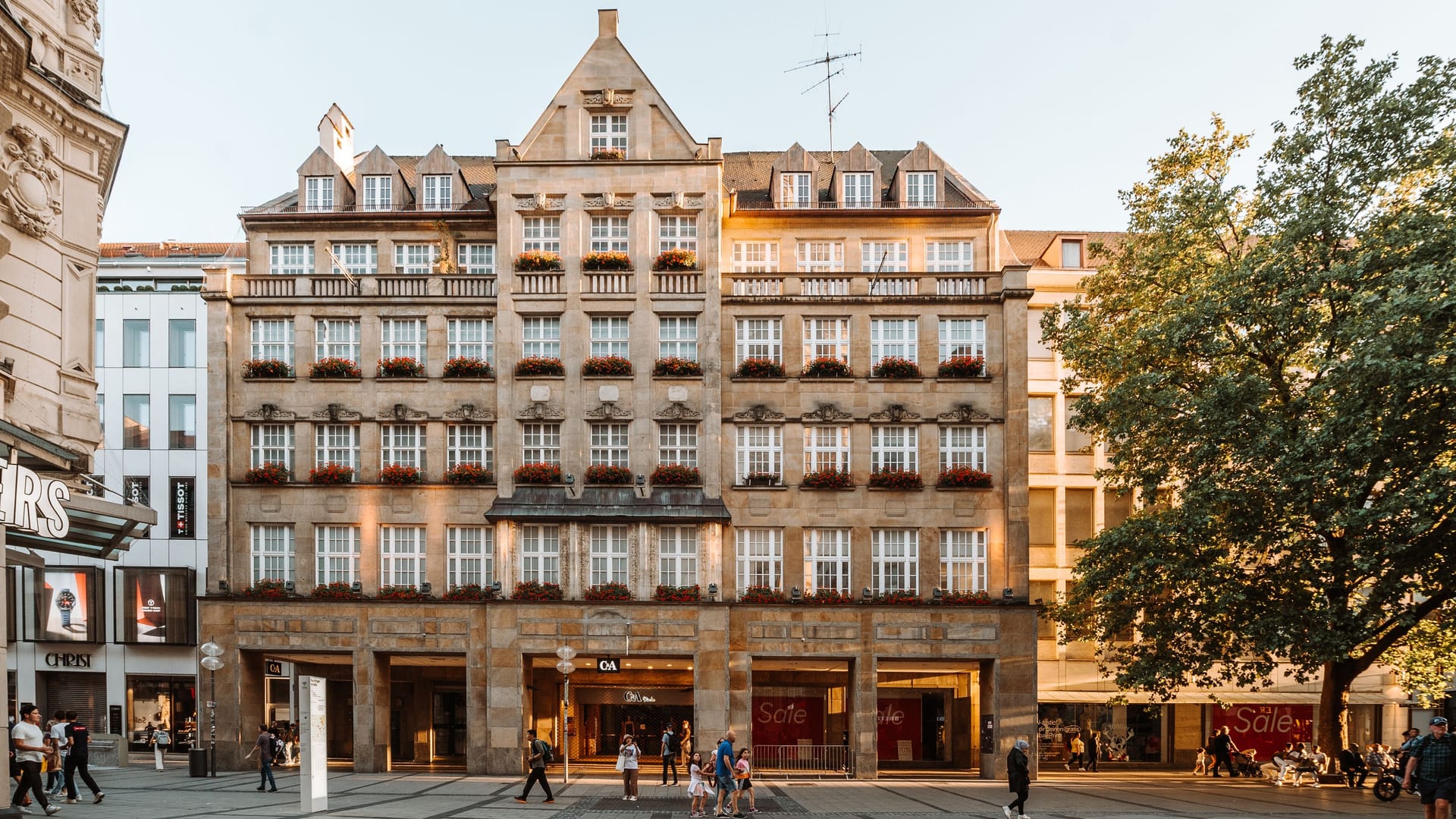 Die ehemalige C&A-Filiale in der Kaufingerstraße (Archivbild): In den kommenden zwei Jahren soll das Singerhaus umgebaut und renoviert werden.