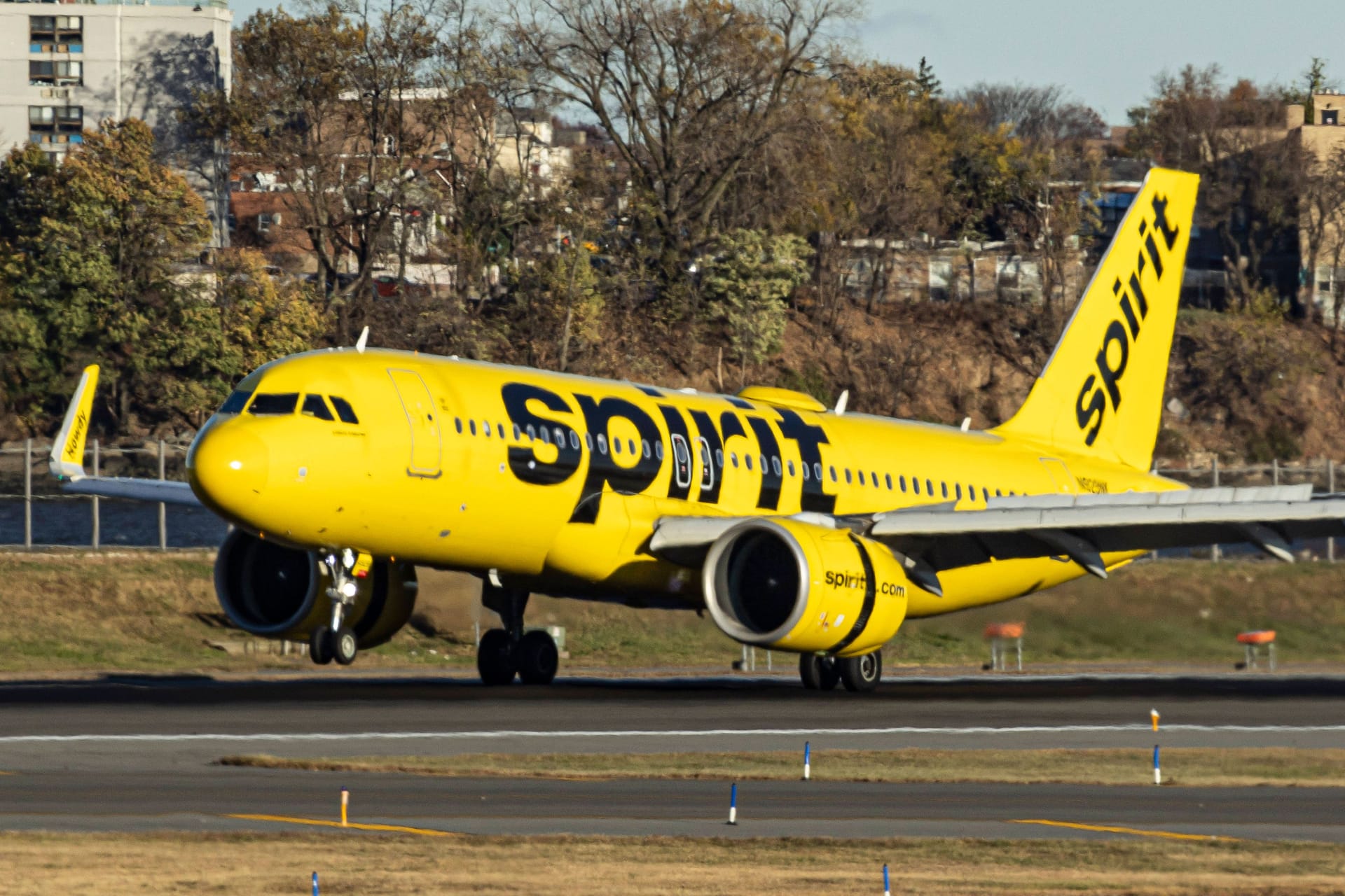 Ein Flieger der Spirit Airline: Die Billig-Fluglinie achtet verschärft auf Kleidung und Aussehen seiner Passagiere (Archivfoto).