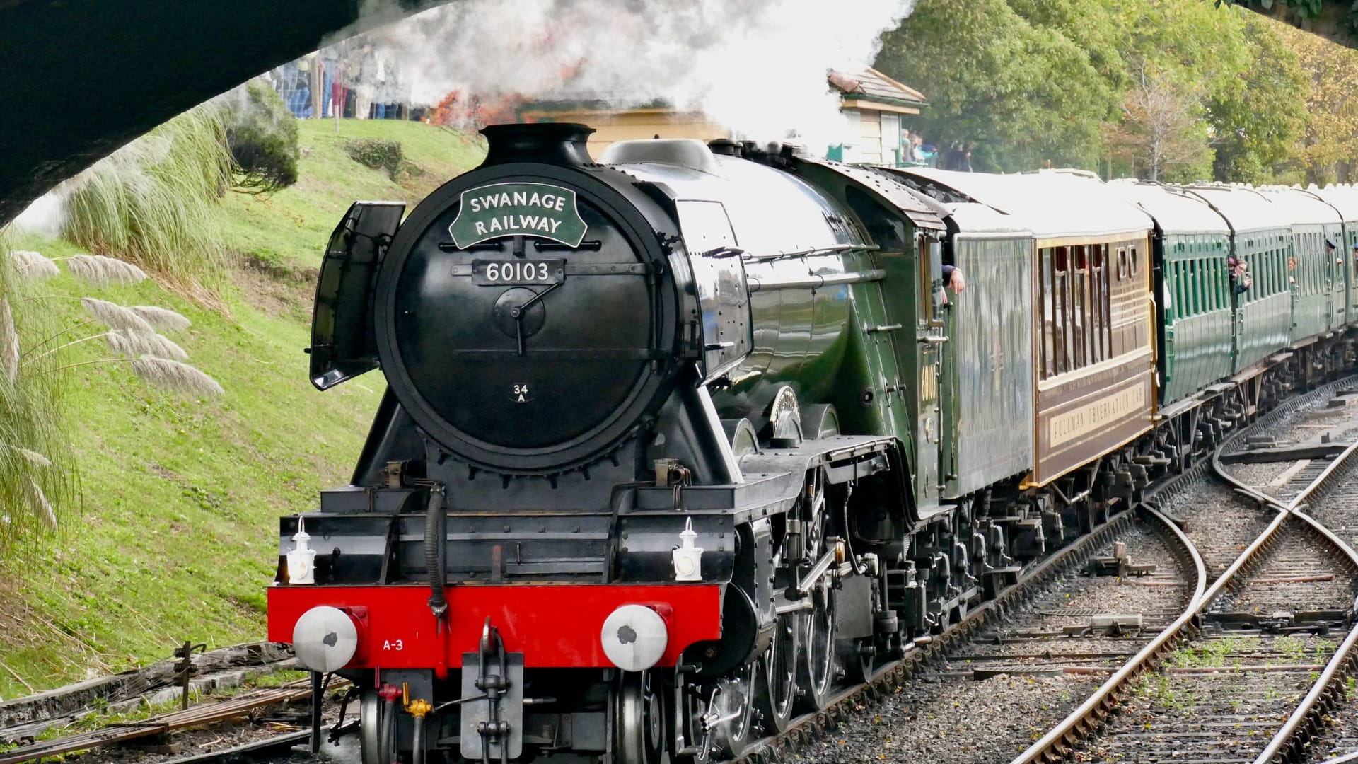 The Flying Scotsman ist 102 Jahre alt. Die Dampflok verkehrte seit 1928 zwischen Edinburgh (Schottland) und London (England). Heute kann man sie in York bewundern.