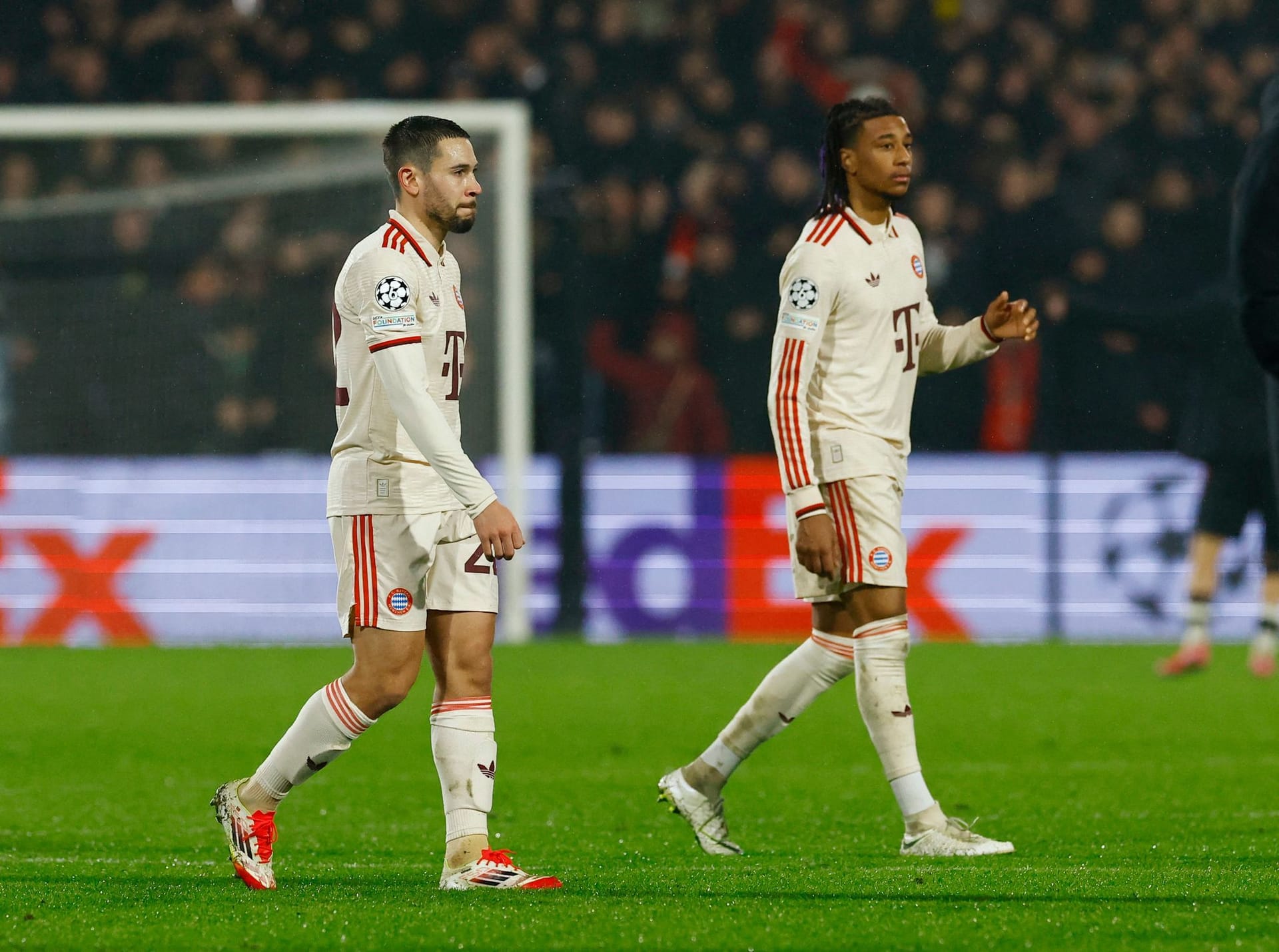 Der FC Bayern müht sich in seinem abschließenden Heimspiel in der Champions League zu einem 3:1-Sieg gegen Bratislava. Damit beendet der Rekordmeister die Ligaphase nur auf Platz zwölf und muss in den Playoffs ein Duell mit Manchester City fürchten. Ein Bayern-Star kommt fünf Minuten vor Schluss rein und bekommt trotzdem noch Note 5. Die Einzelkritik: