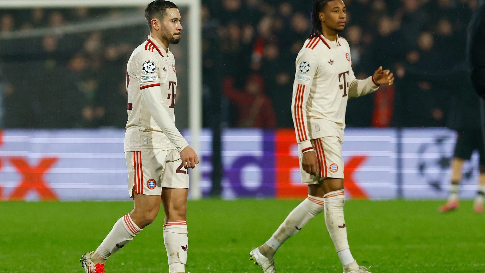 Der FC Bayern müht sich in seinem abschließenden Heimspiel in der Champions League zu einem 3:1-Sieg gegen Bratislava. Damit beendet der Rekordmeister die Ligaphase nur auf Platz zwölf und muss in den Playoffs ein Duell mit Manchester City fürchten. Ein Bayern-Star kommt fünf Minuten vor Schluss rein und bekommt trotzdem noch Note 5. Die Einzelkritik: