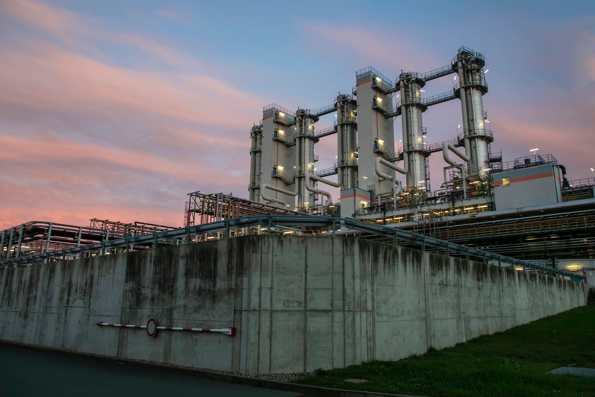 Industrieanlage der Wacker Chemie AG (Symbolbild): Das traditionsreiche Unternehmen steckt in der Krise.