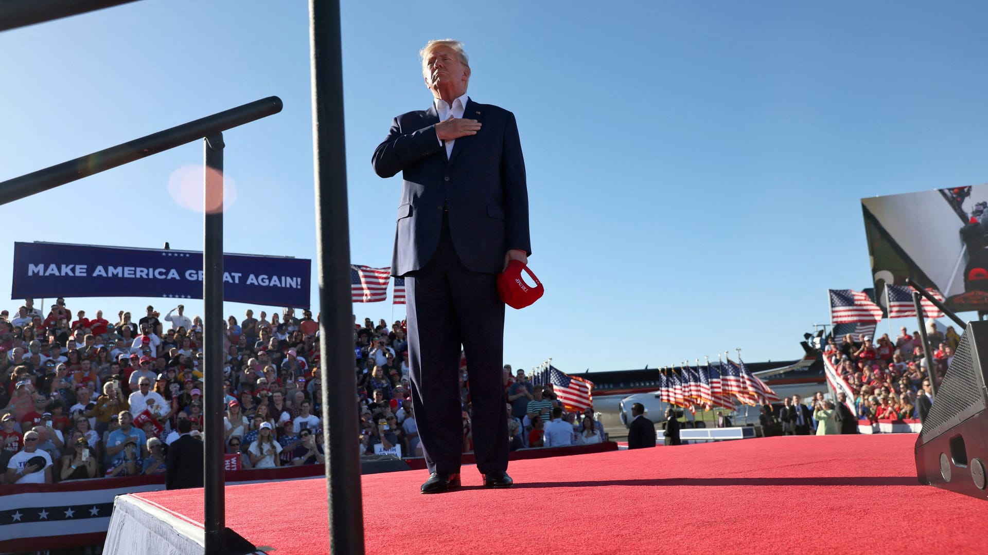 Bei einer Trump-Kundgebung in Texas singt der Gefangenen-Chor vom Band: "The Star-Spangled Banner".