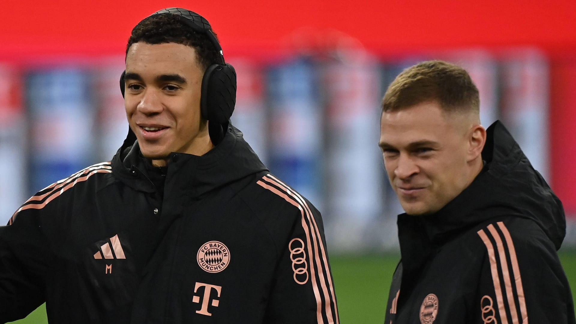 Jamal Musiala (l.) und Joshua Kimmich: Mit beiden Spielern will der FC Bayern verlängern.