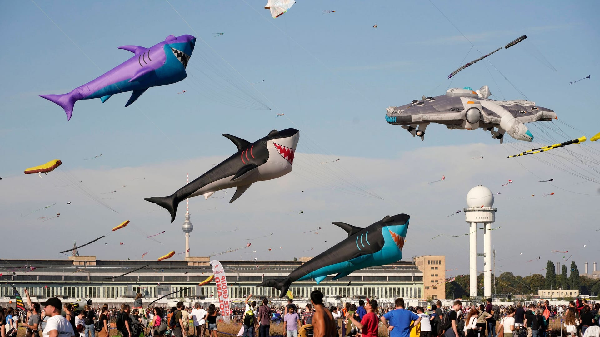 Drachenfestival auf dem Tempelhofer Feld (Archivbild): Auf der neuen Webseite werden über 400 Angebote zusammengetragen.