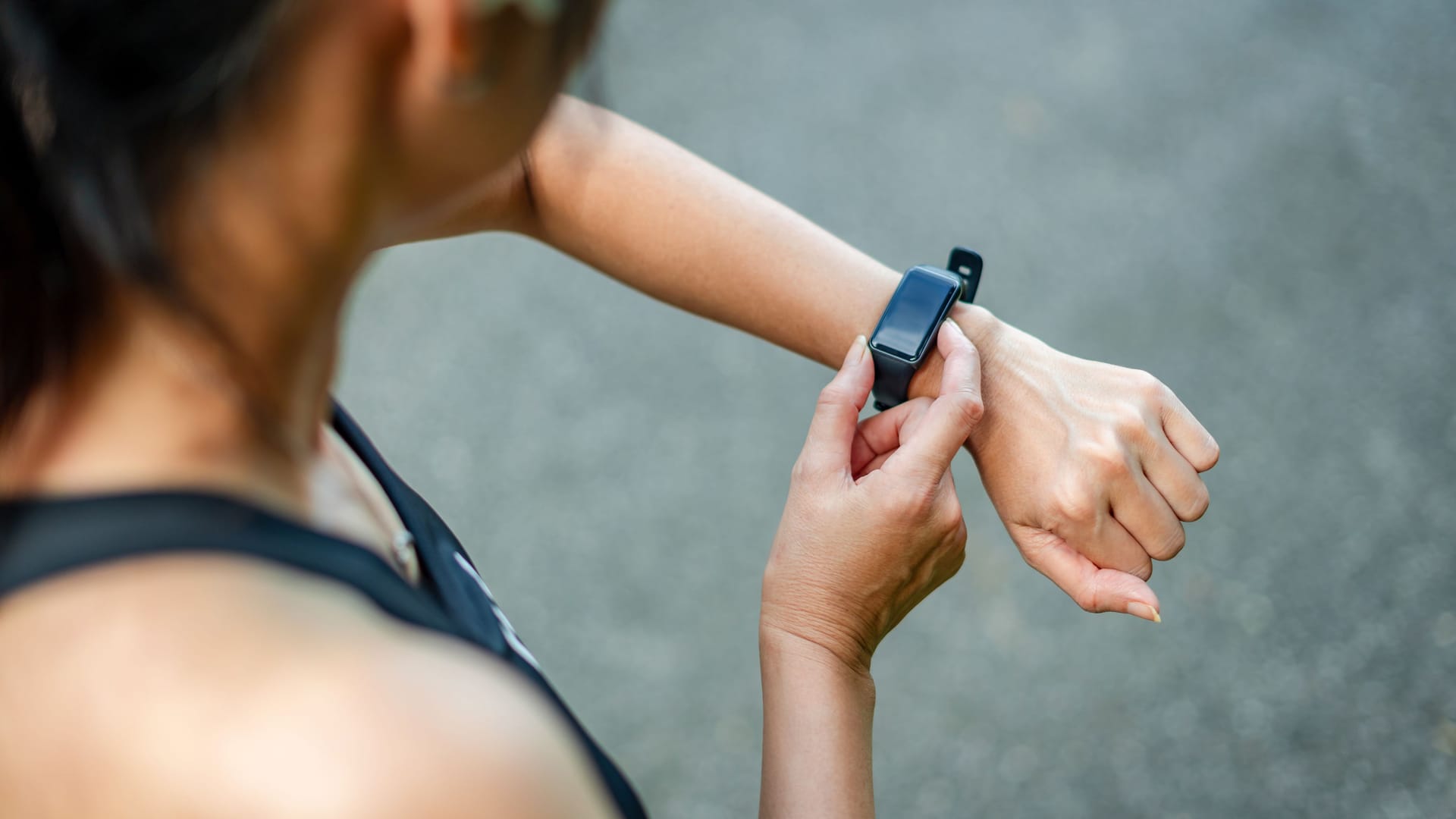 Behalten Sie Ihre sportlichen Erfolge und täglichen Aktivitäten mit einem Fitnesstracker im Auge. (Symbolbild)