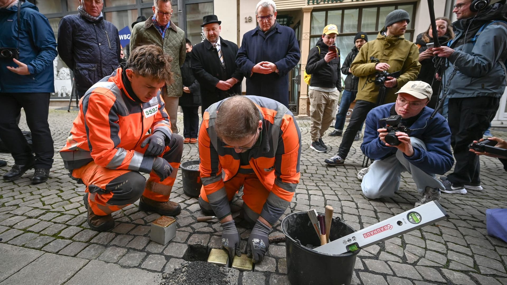 Stolpersteine in Zeitz neu verlegt