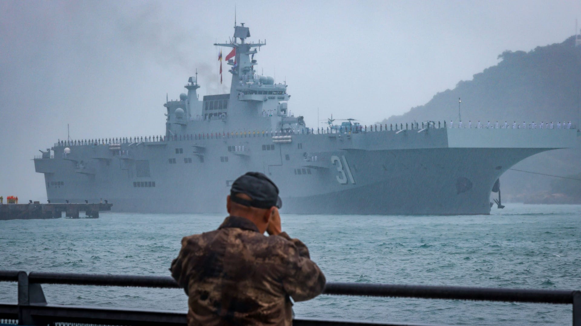 Das chinesische Kriegsschiff Hainan 31 (Symbolbild): China baut derzeit neue Landungsschiffe.