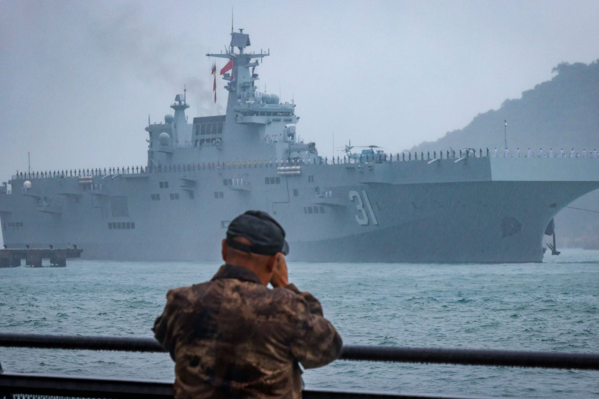 Das chinesische Kriegsschiff Hainan 31 (Symbolbild): China baut derzeit neue Landungsschiffe.