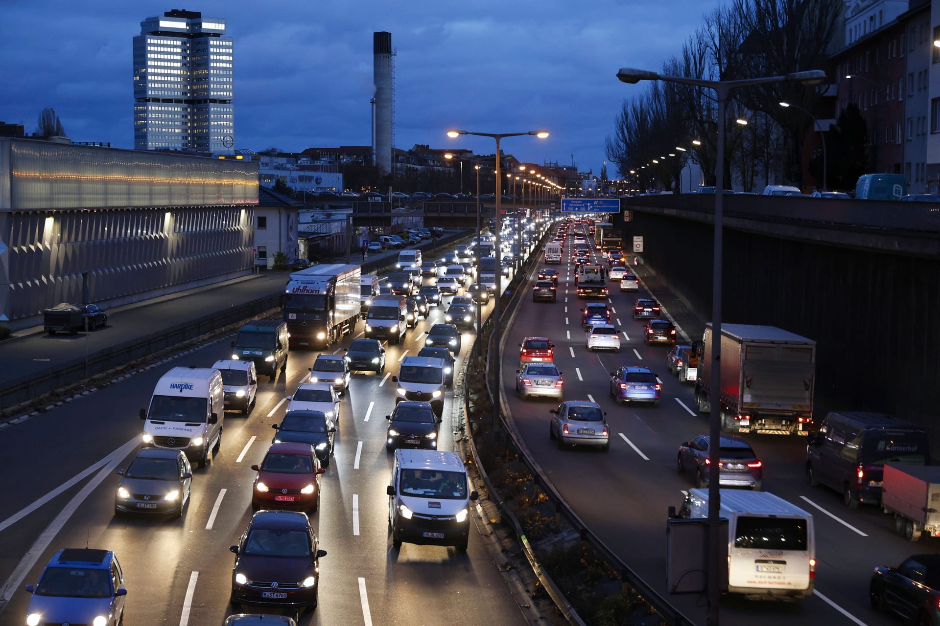 A100 in Berlin (Archivbild): Hier staut es sich am Dienstagmorgen.