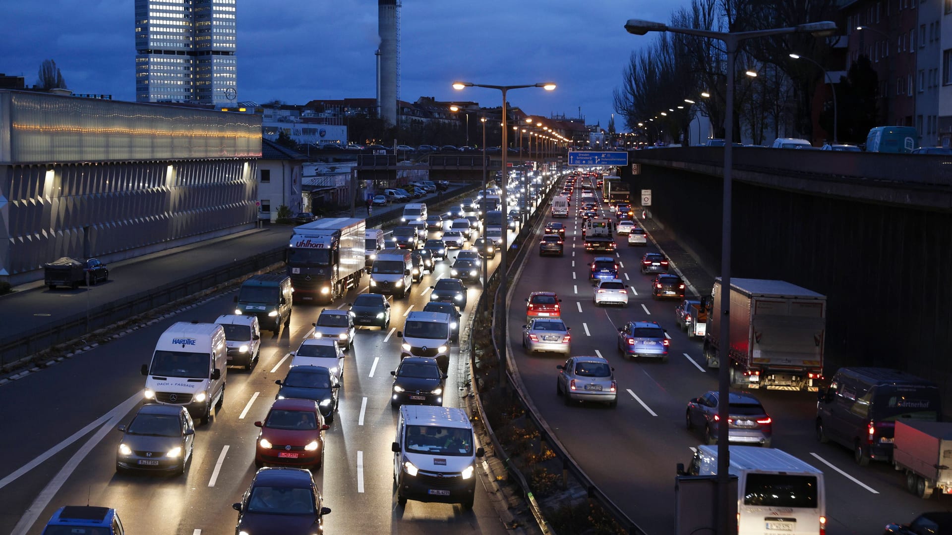 A100 in Berlin (Archivbild): Hier staut es sich am Dienstagmorgen.