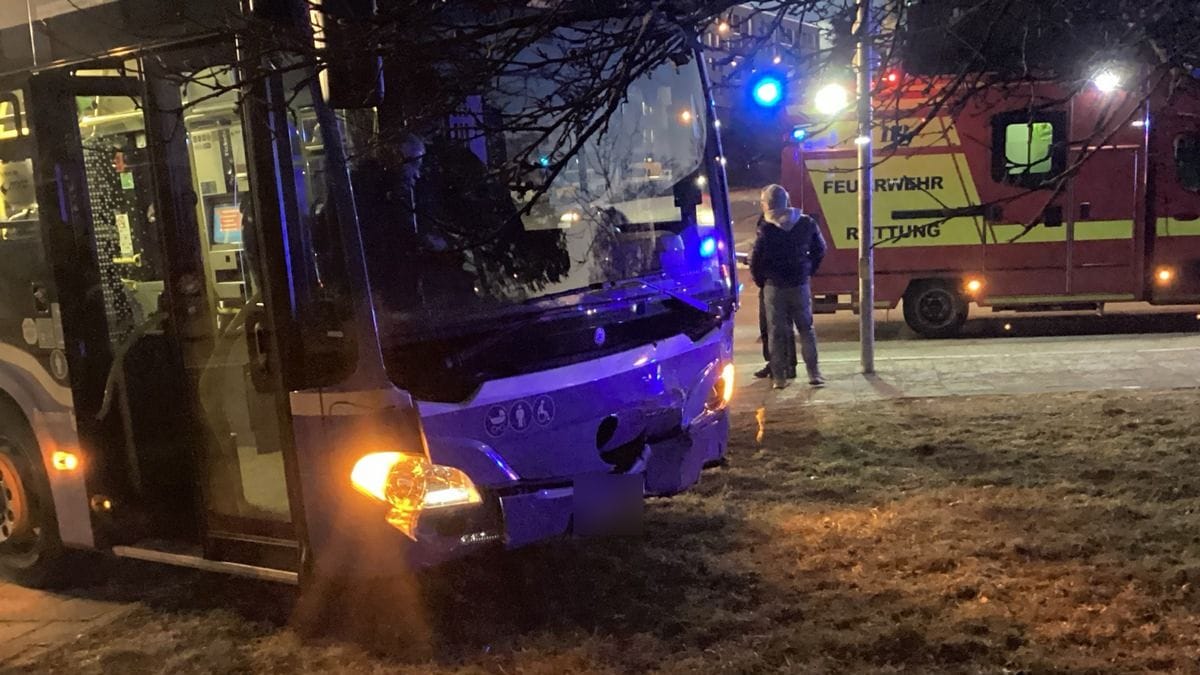 Im Kreuzungsbereich der Boschetsrieder Straße und der Höglwörther Straße ist es zum Zusammenstoß gekommen.