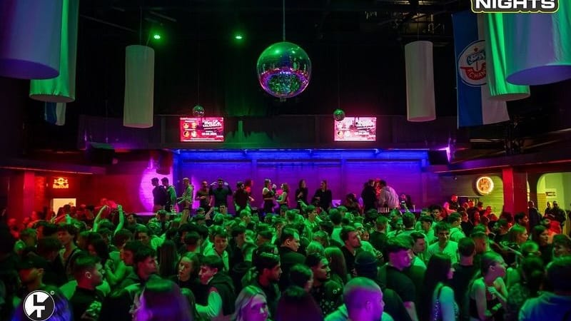 Gäste feiern im LT Club in Rostock. Offenbar wurden bei einer Veranstaltung Ausländer abgewiesen.