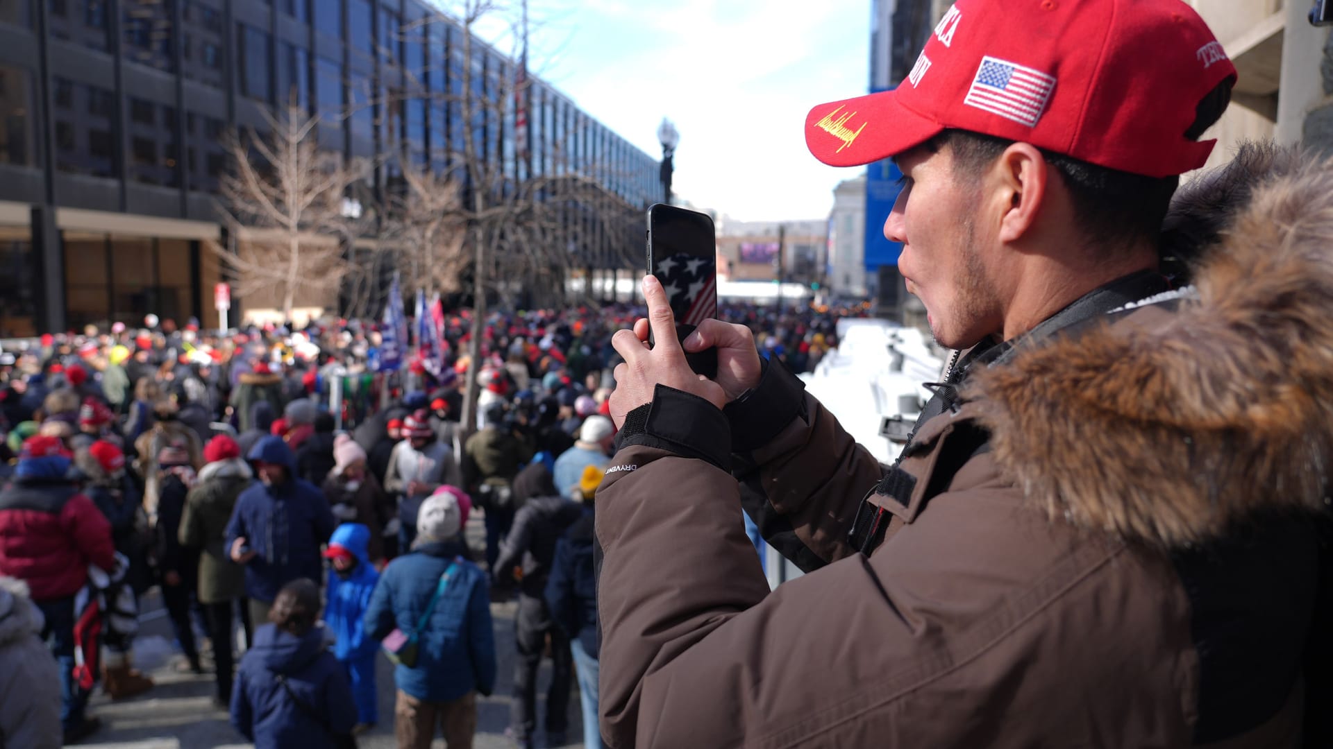 Warten auf den Wiedergänger: Fans von Donald Trump sind aus ganz Amerika nach Washington gereist.