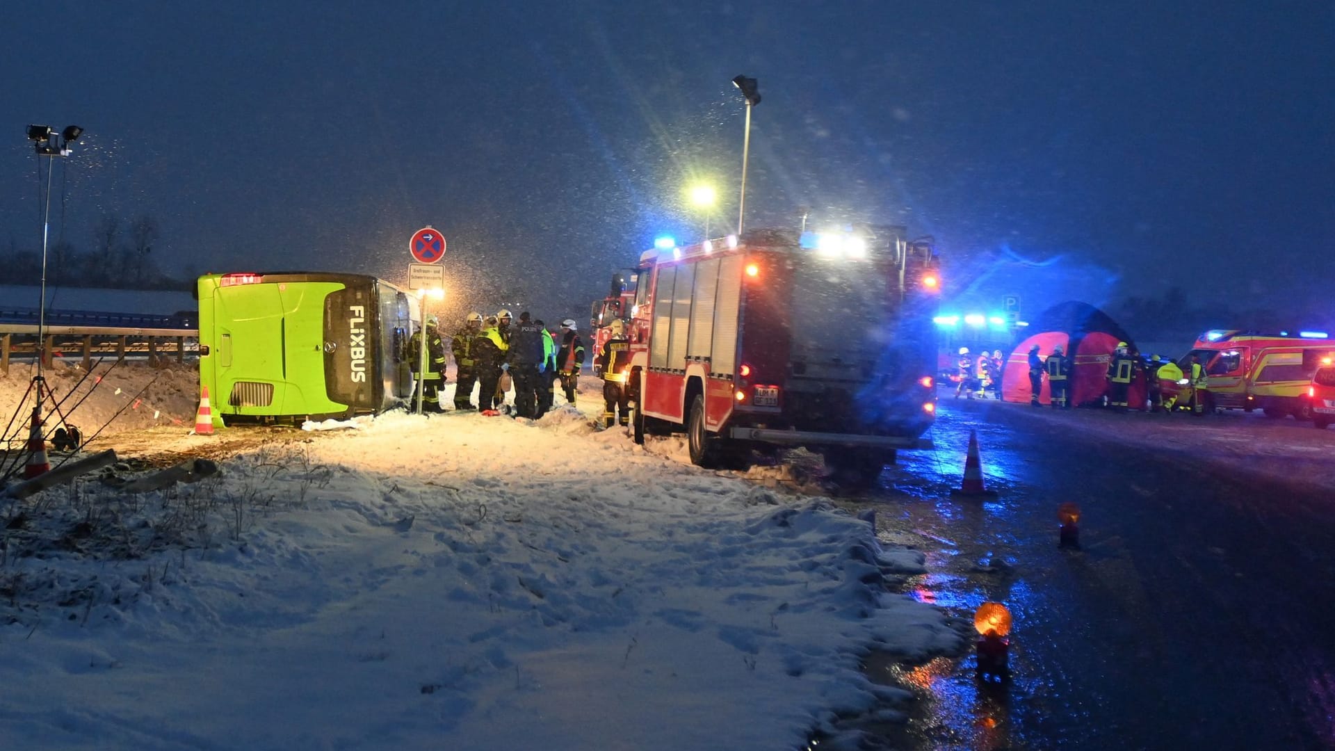 Schwerer Busunfall auf A11