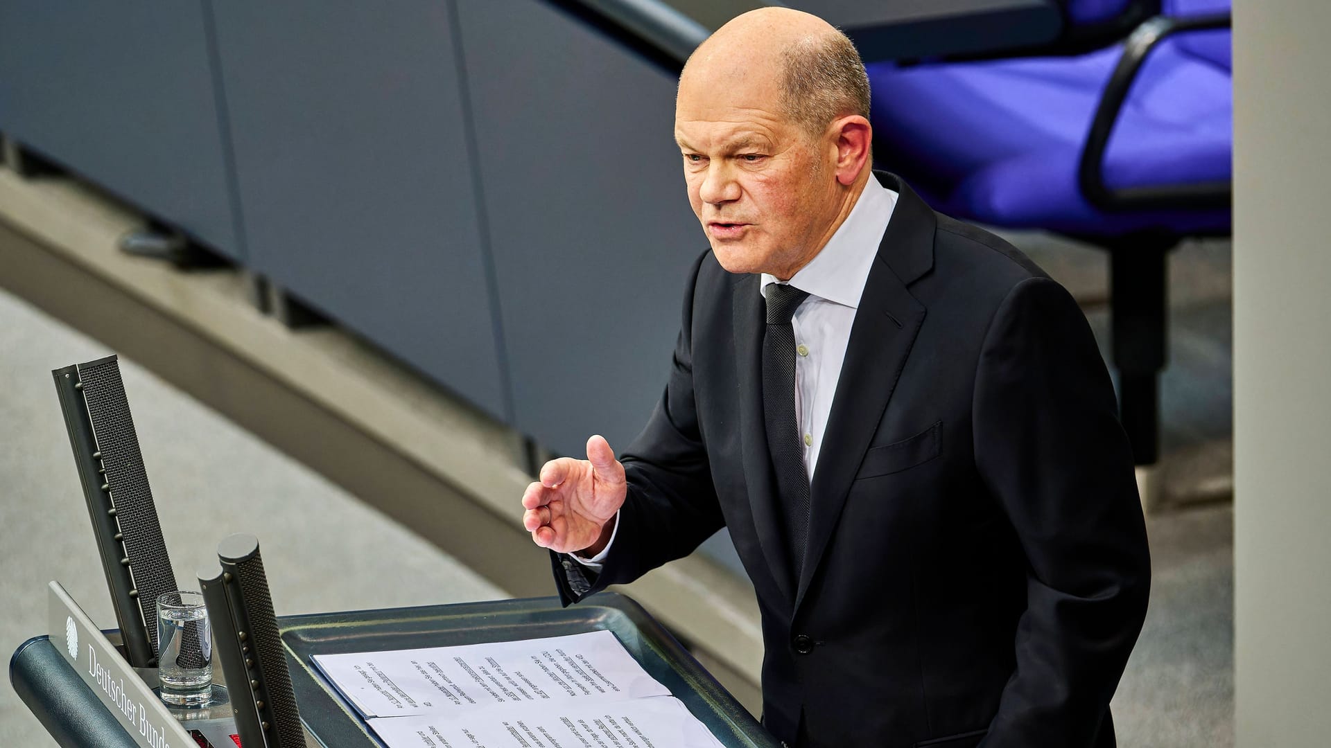 Olaf Scholz während der Migrationsdebatte im Bundestag (Archivbild).