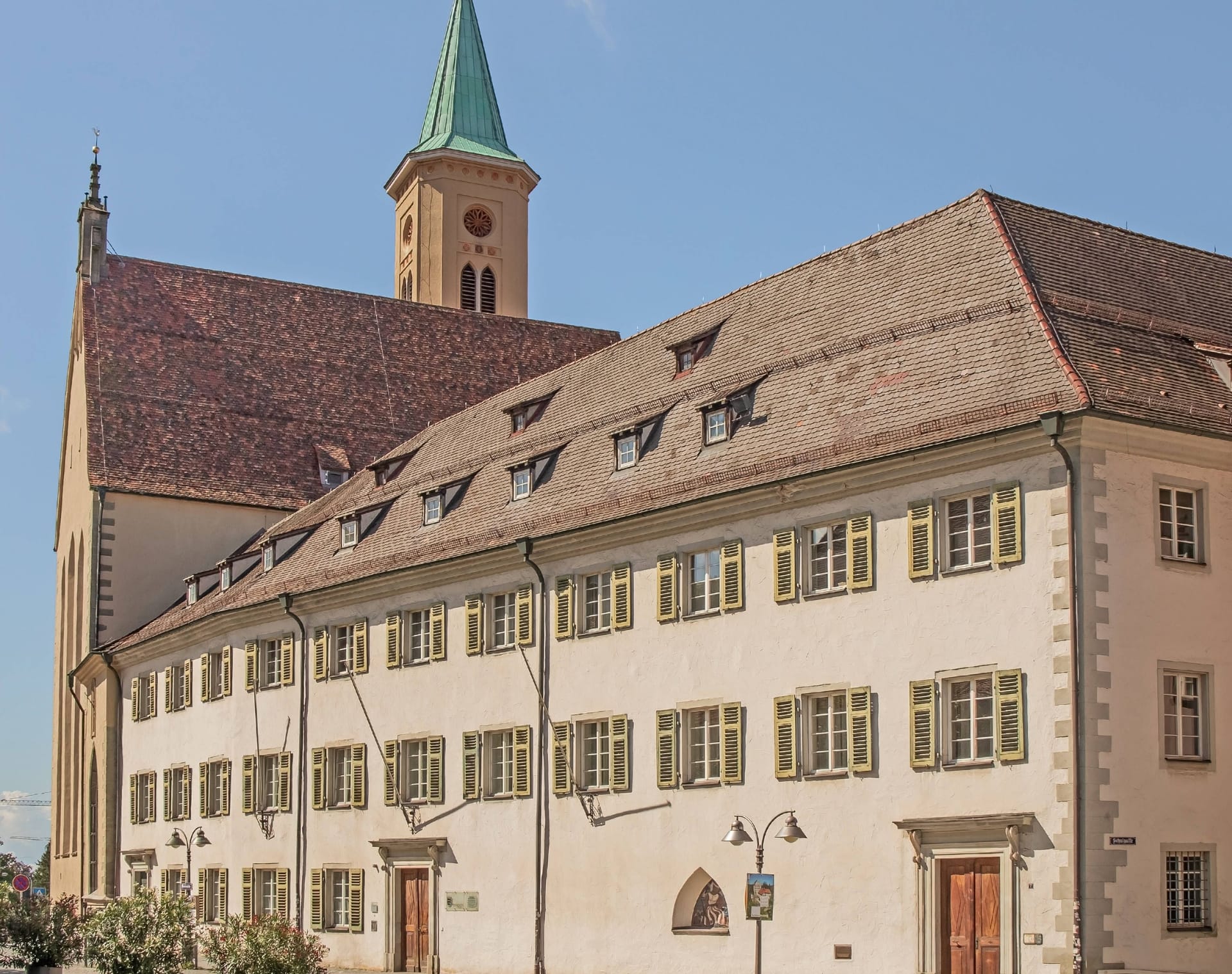 Das Landgericht Ravensburg (hier neben der Evangelischen Stadtkirche) ist der Ort der Gerichtsverhandlung.