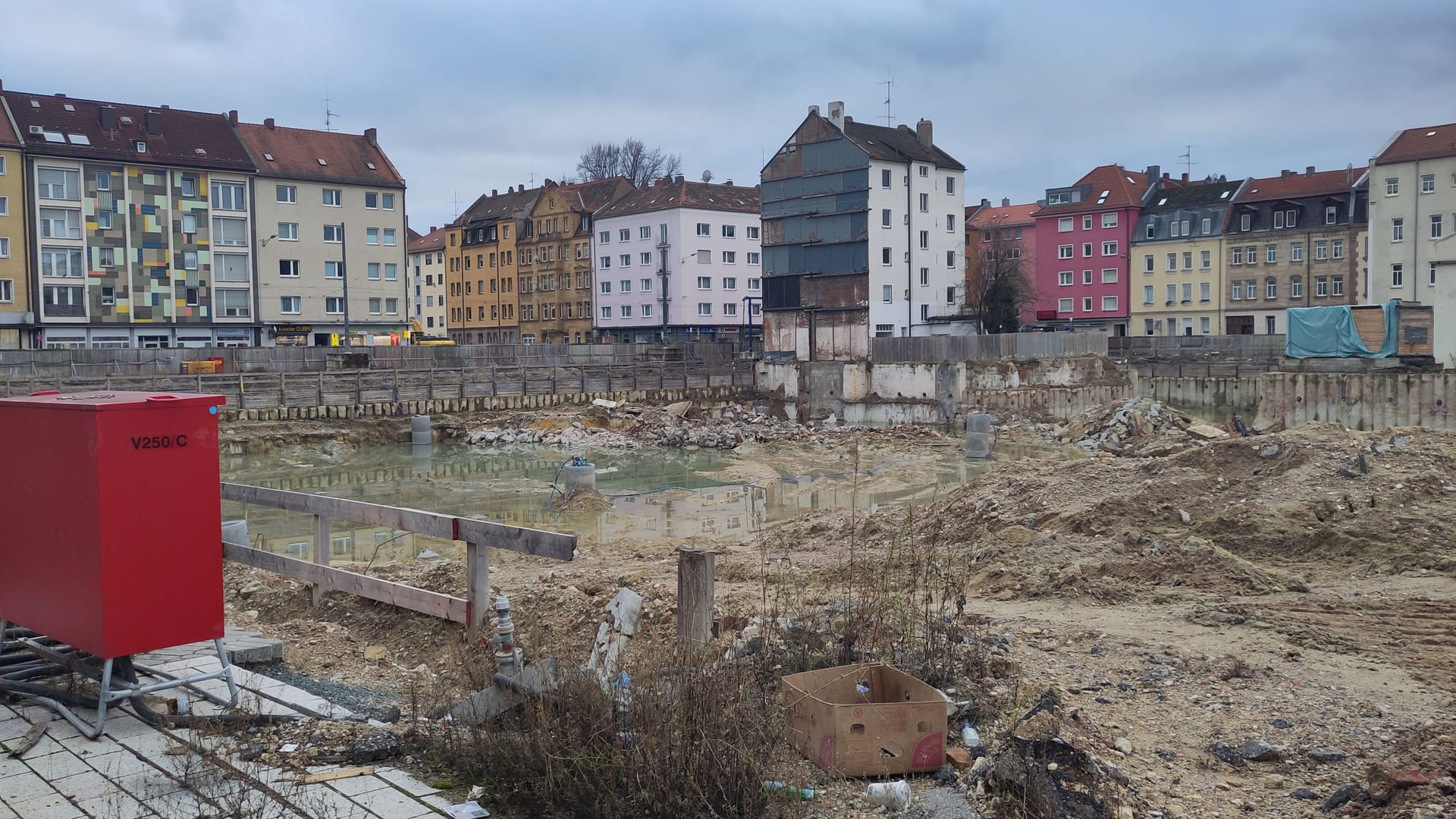 Die Baugrube Mitte Dezember: Früher stand hier ein Kaufhaus – der sogenannte "Schocken".