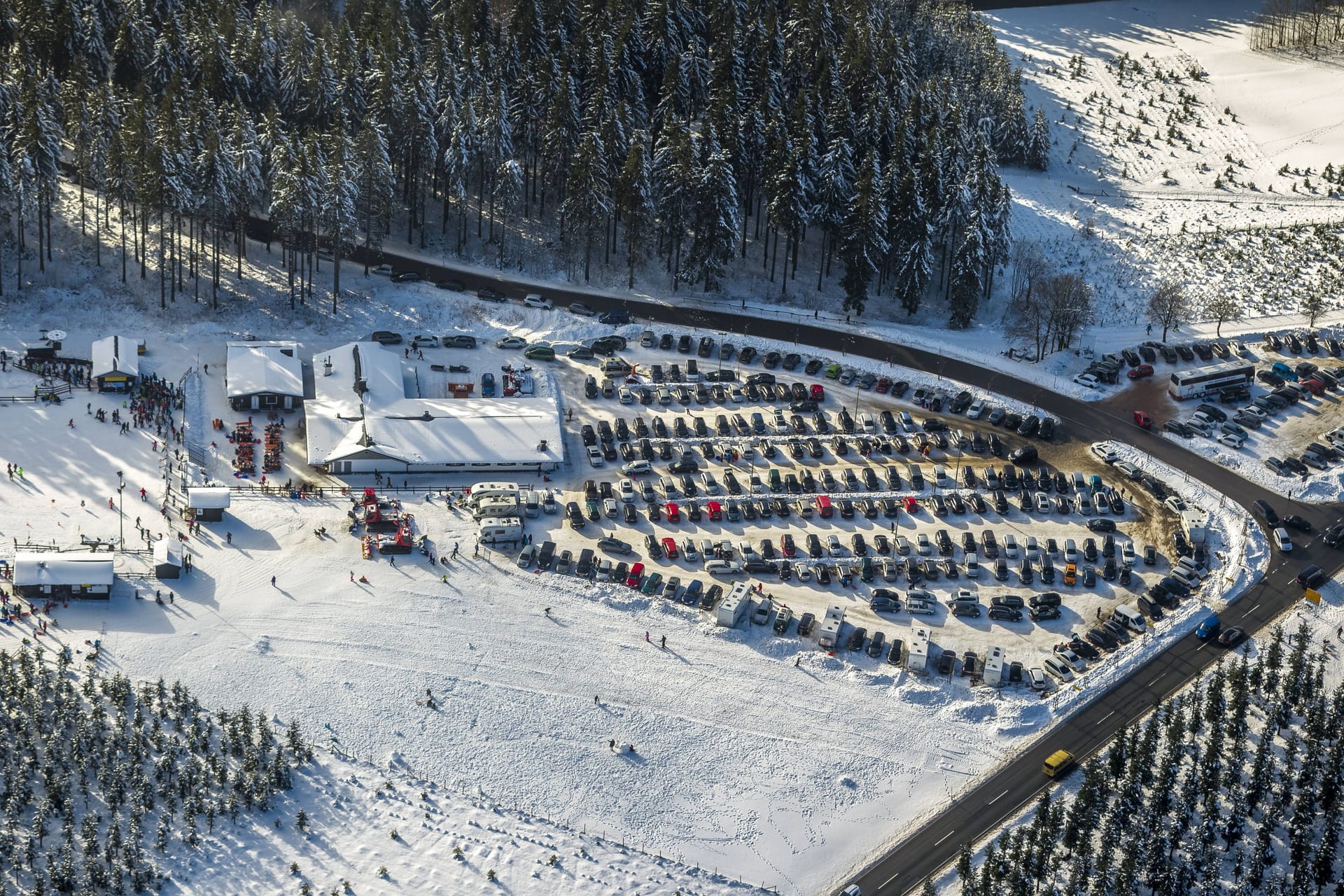 Der Parkplatz am Skilift in Winterberg.