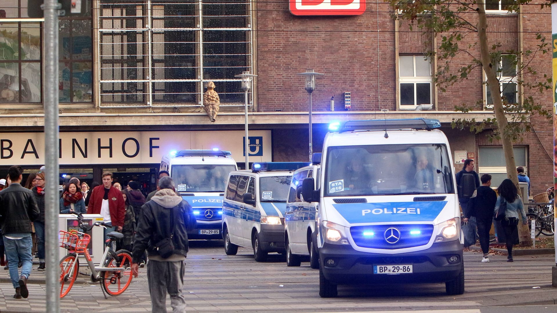 Einsatz der Bundespolizei am Düsseldorfer Hauptbahnhof (Archivbild): Einsatz der Bundespolizei am Düsseldorfer Hauptbahnhof (Archivbild):