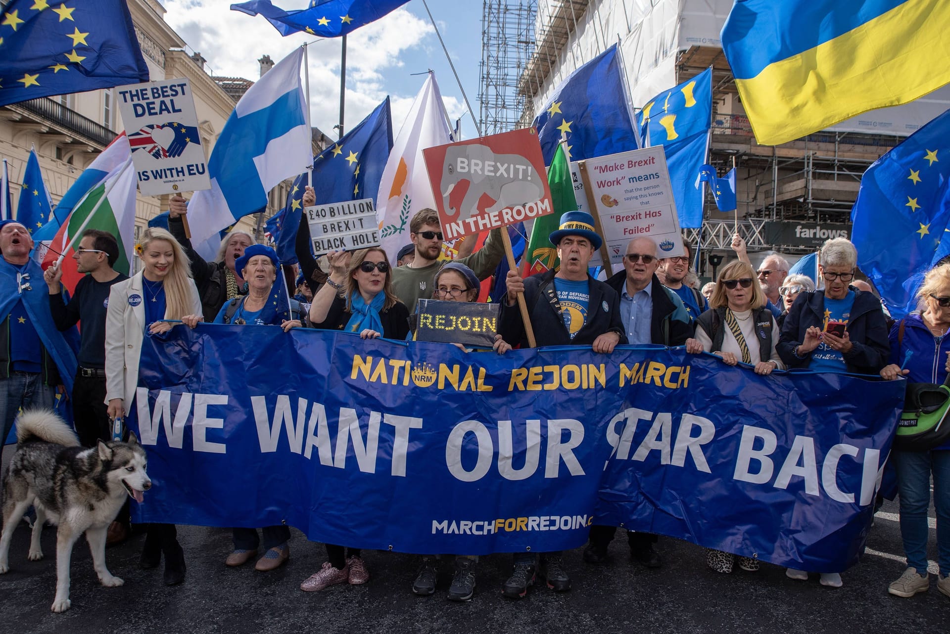 Tausende Demonstranten in London fordern einen Wiedereintritt in die EU.