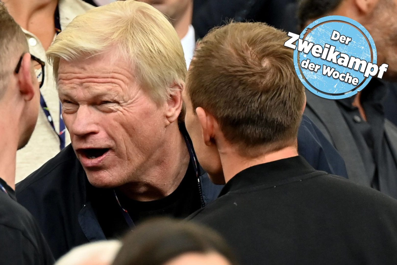 Oliver Kahn bei einer angeregten Diskussion auf der Tribüne während der EM 2024. Der 55-Jährige hatte im Mai 2023 seinen Posten als Vorstandschef beim FC Bayern räumen müssen - direkt nach der elften Münchener Meisterschaft in Serie.