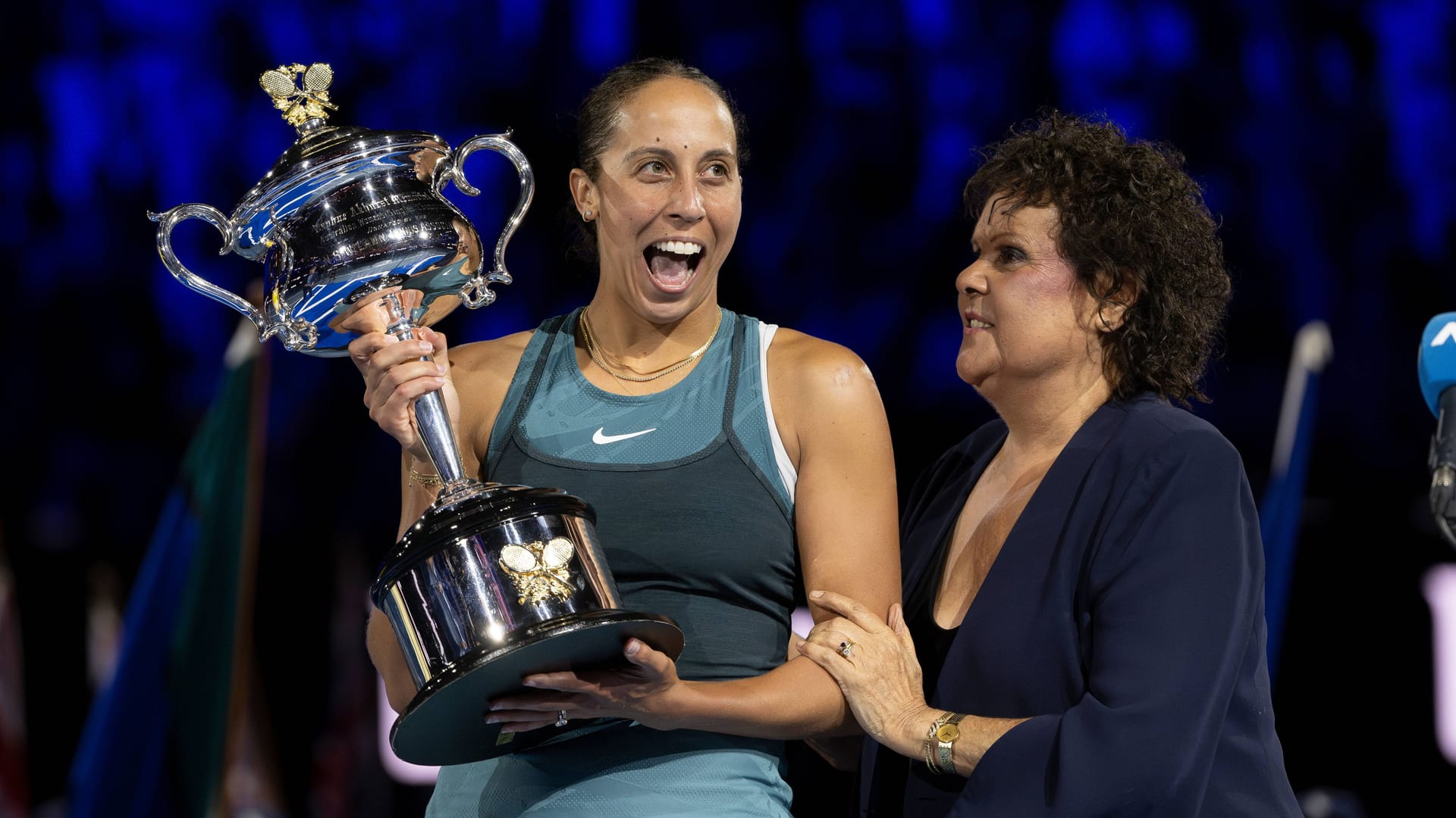 Siegerinnen: Madison Keys (l.) und die viermalige Australian-Open-Gewinnerin Evonne Goolagong.