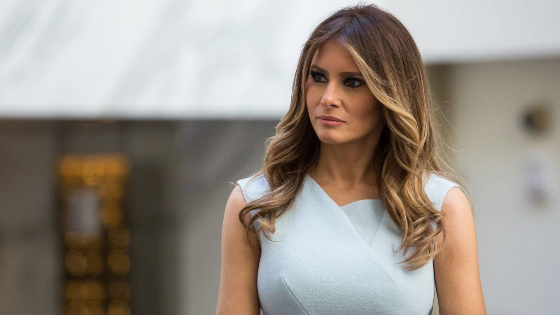 Melania Trump: Die künftige First Lady wird bei der Amtseinführung offenbar einen Hosenanzug von Dolce & Gabbana tragen.