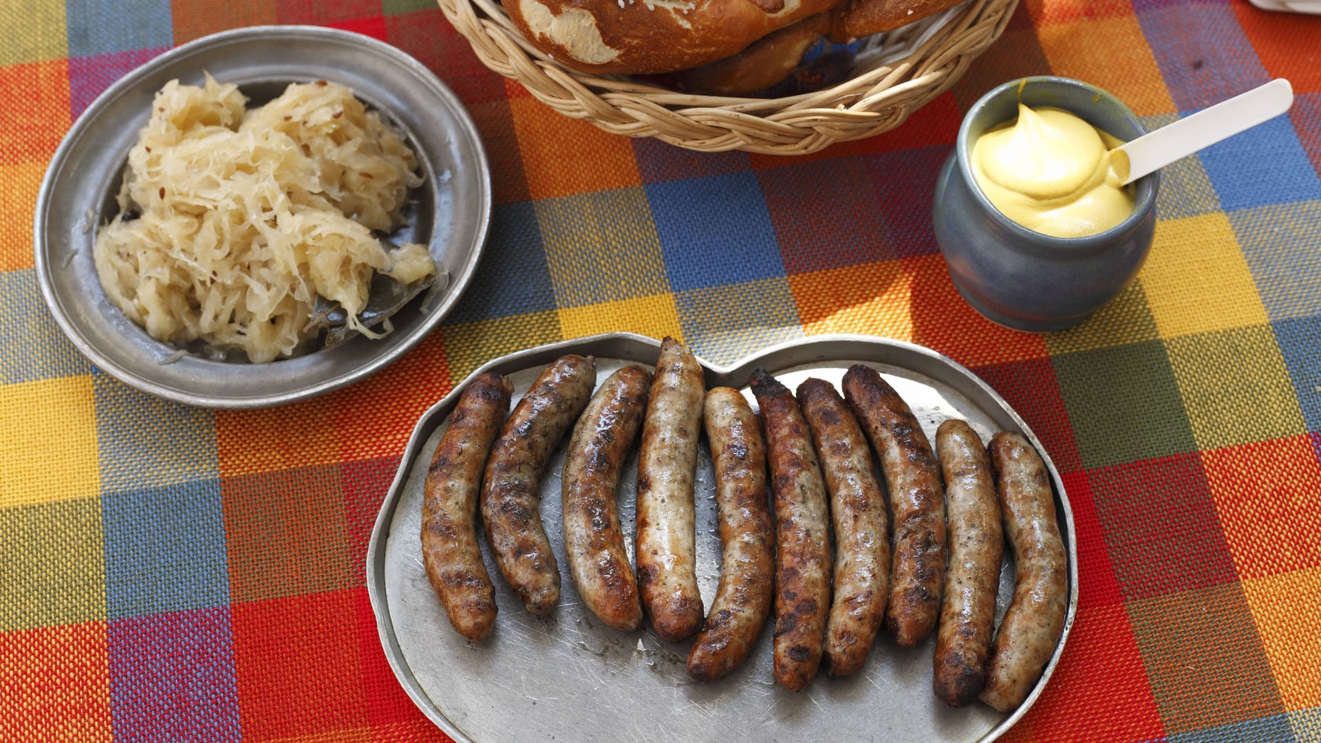 Zehn Nürnberger Bratwürste im Bratwursthäusle (Archivbild): Die Würste werden selbst hergestellt.