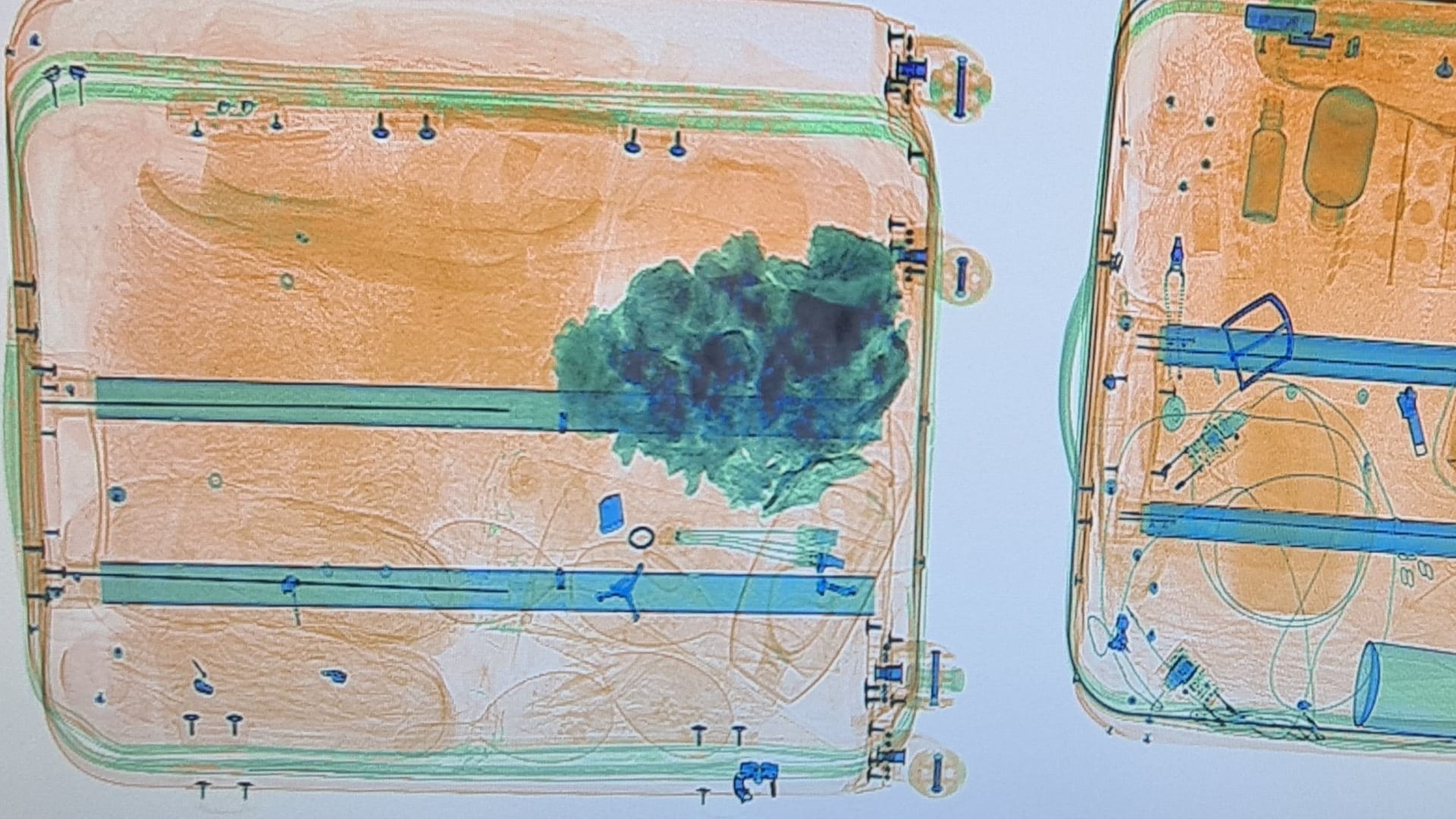 Auffälliges Röntgenbild: Für die Zöllner war recht schnell klar, dass der Inhalt des Koffers verdächtig ist.