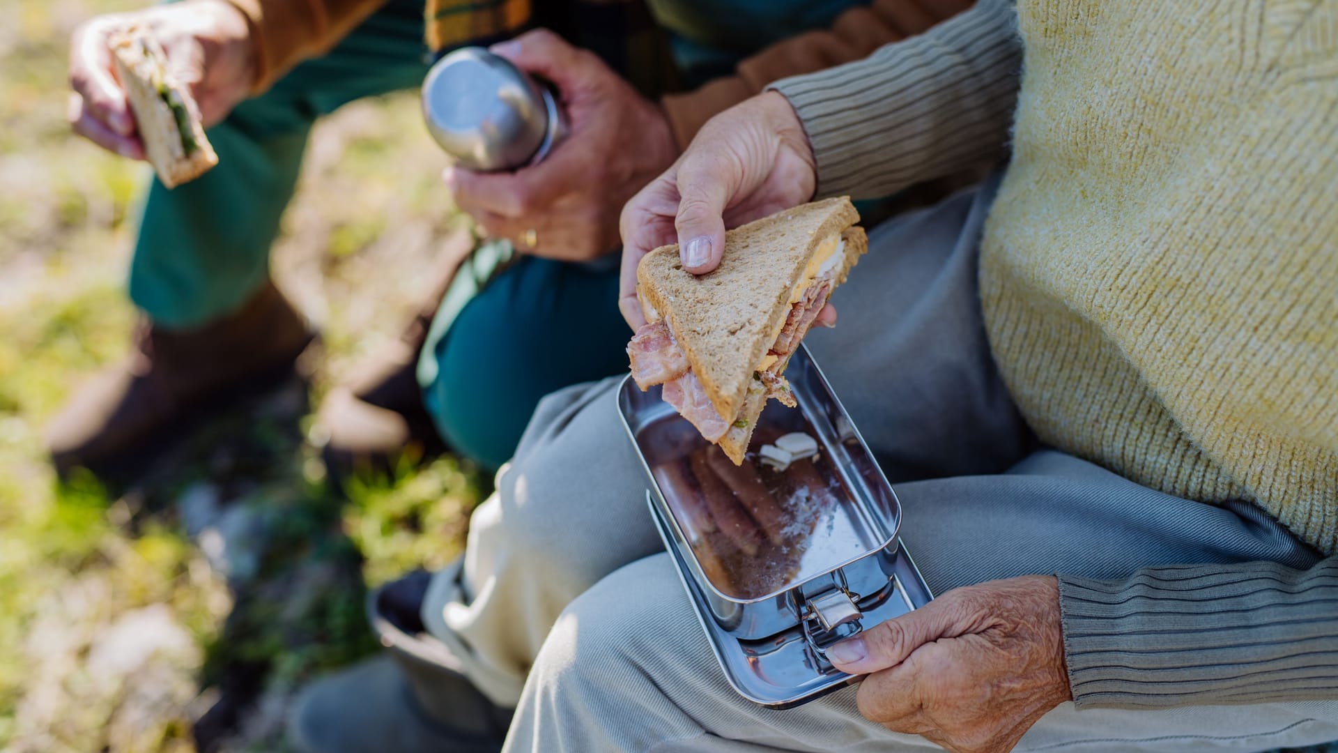 Eine Stulle mit Belag: Mit leerem Magen wandern, macht keinen Spaß.